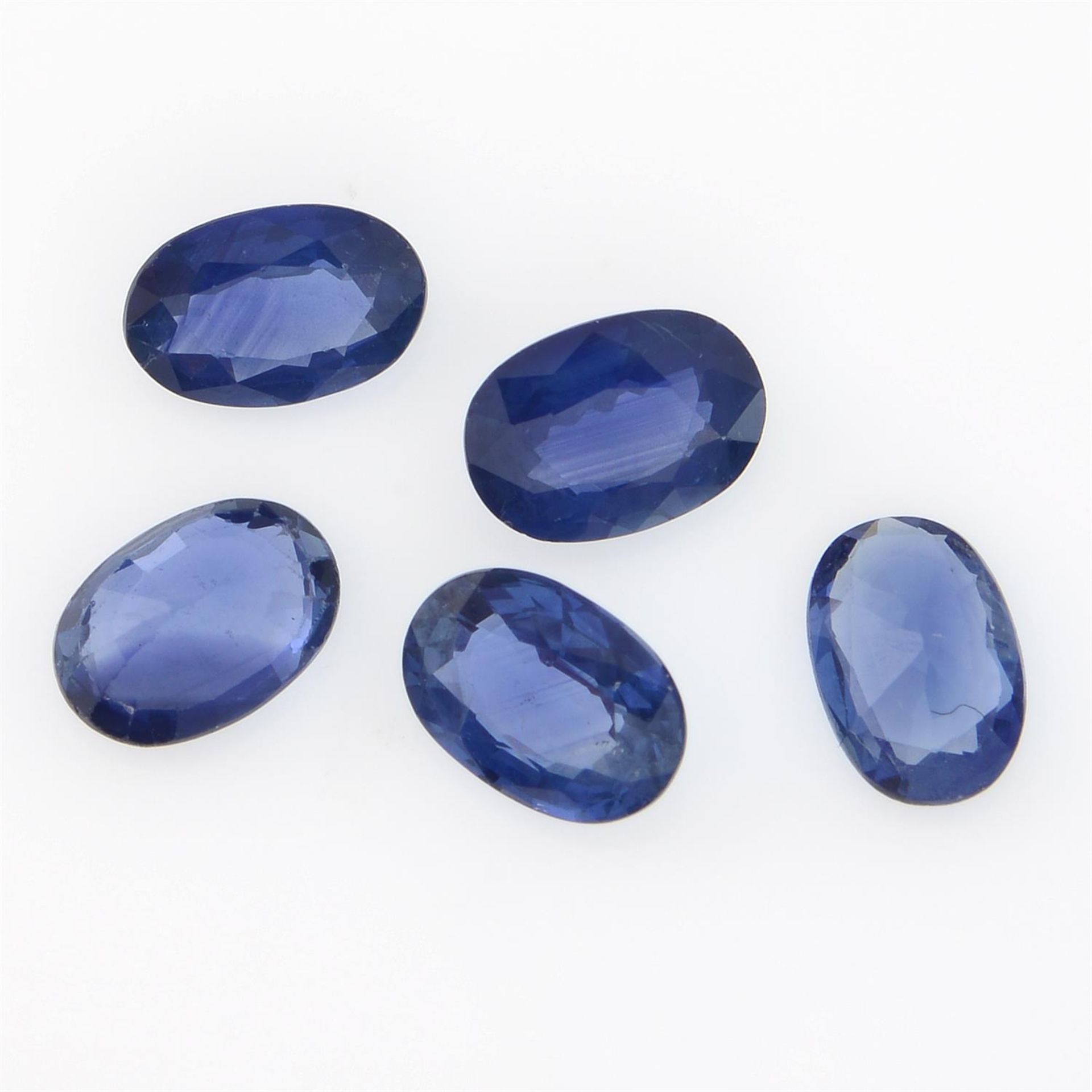 Fifteen oval-shape sapphires, total weight 8.56cts.