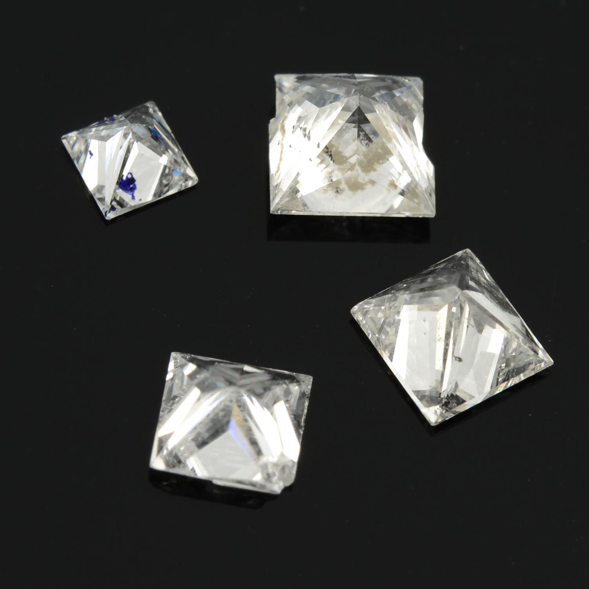 Four square shape diamonds, estimated total weight 1.28cts. - Bild 2 aus 2