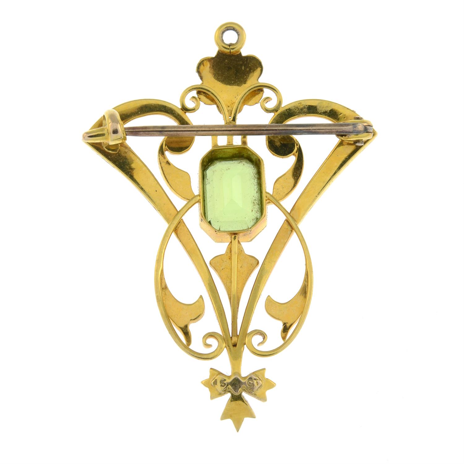 An early 20th century 15ct gold peridot and split pearl brooch. - Bild 2 aus 2