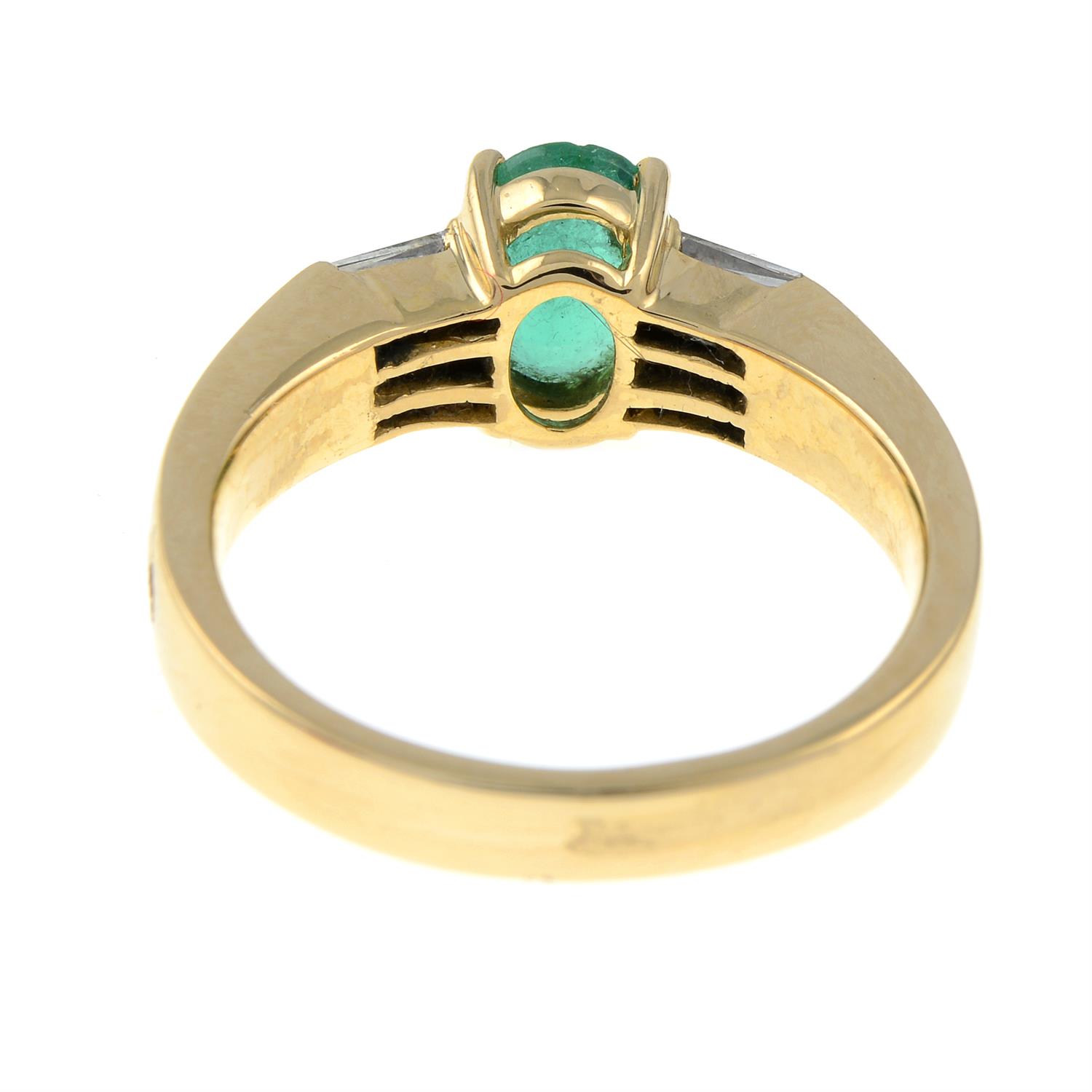 An emerald and baguette-cut diamond dress ring. - Bild 3 aus 3