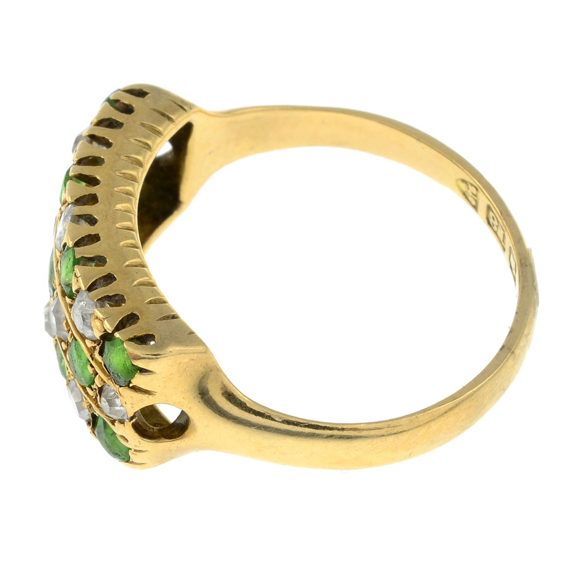 An early 20th century 18ct gold demantoid garnet and diamond ring. - Bild 2 aus 3
