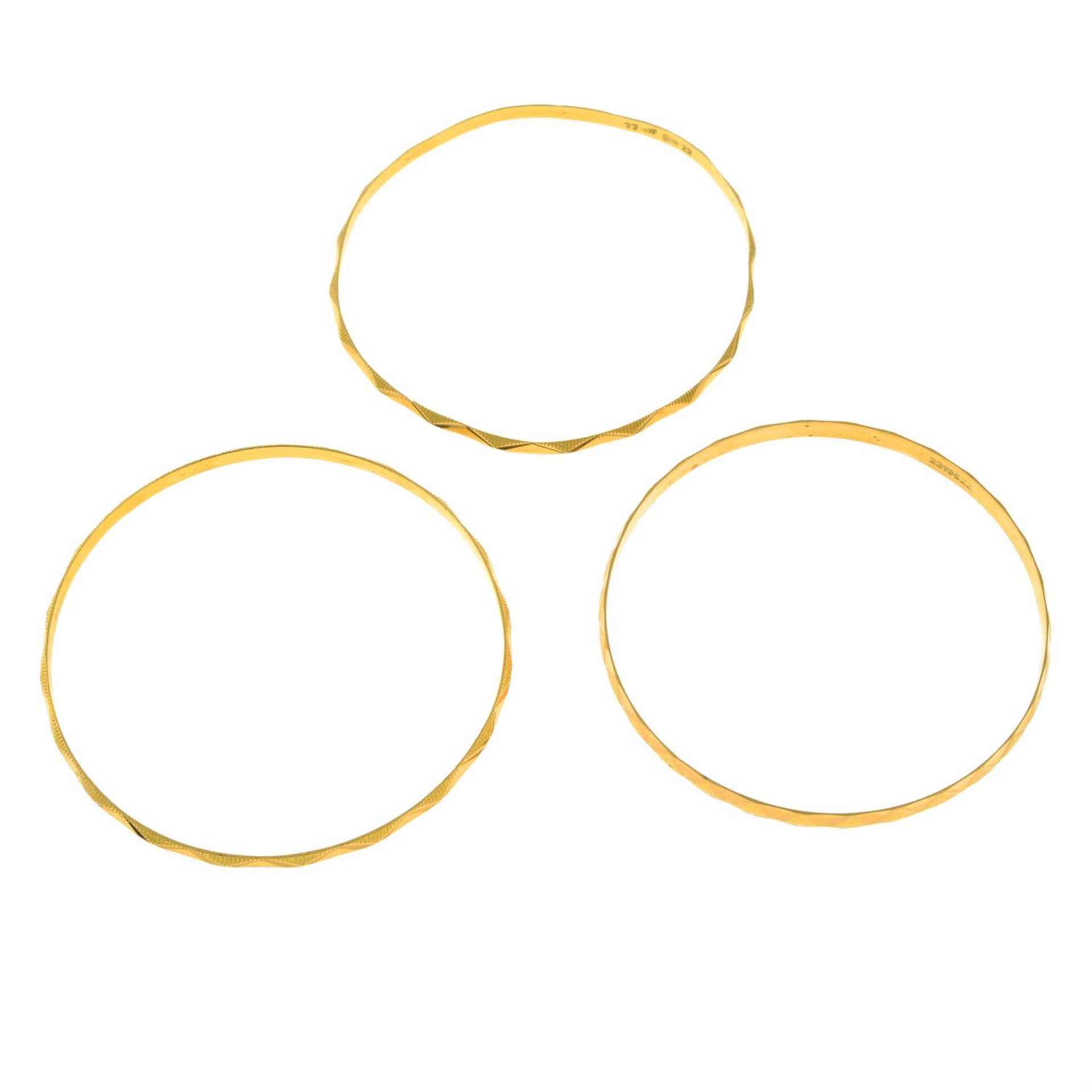 Three bangles with diamond-shape patterns. - Bild 2 aus 2