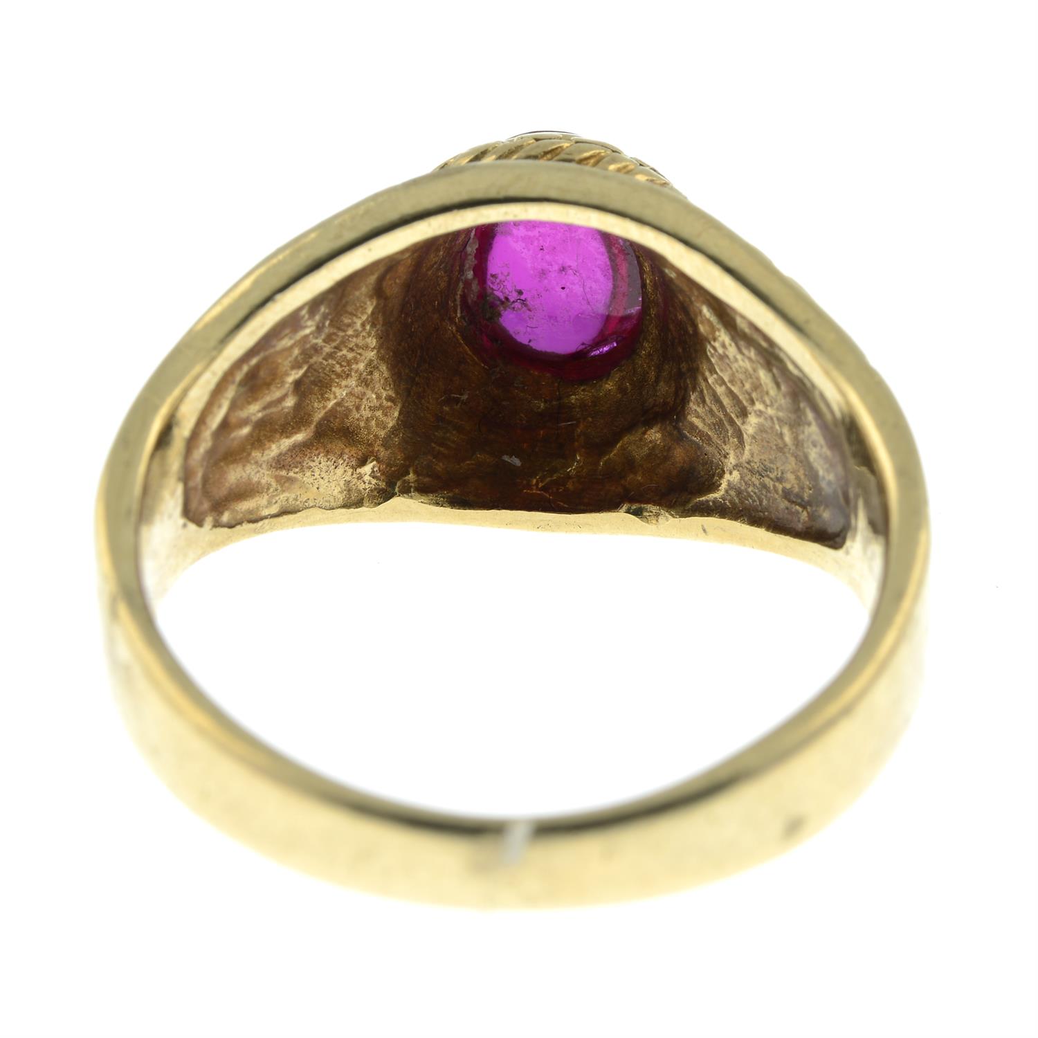 A 9ct gold ruby ring for Oxford University. - Bild 3 aus 3