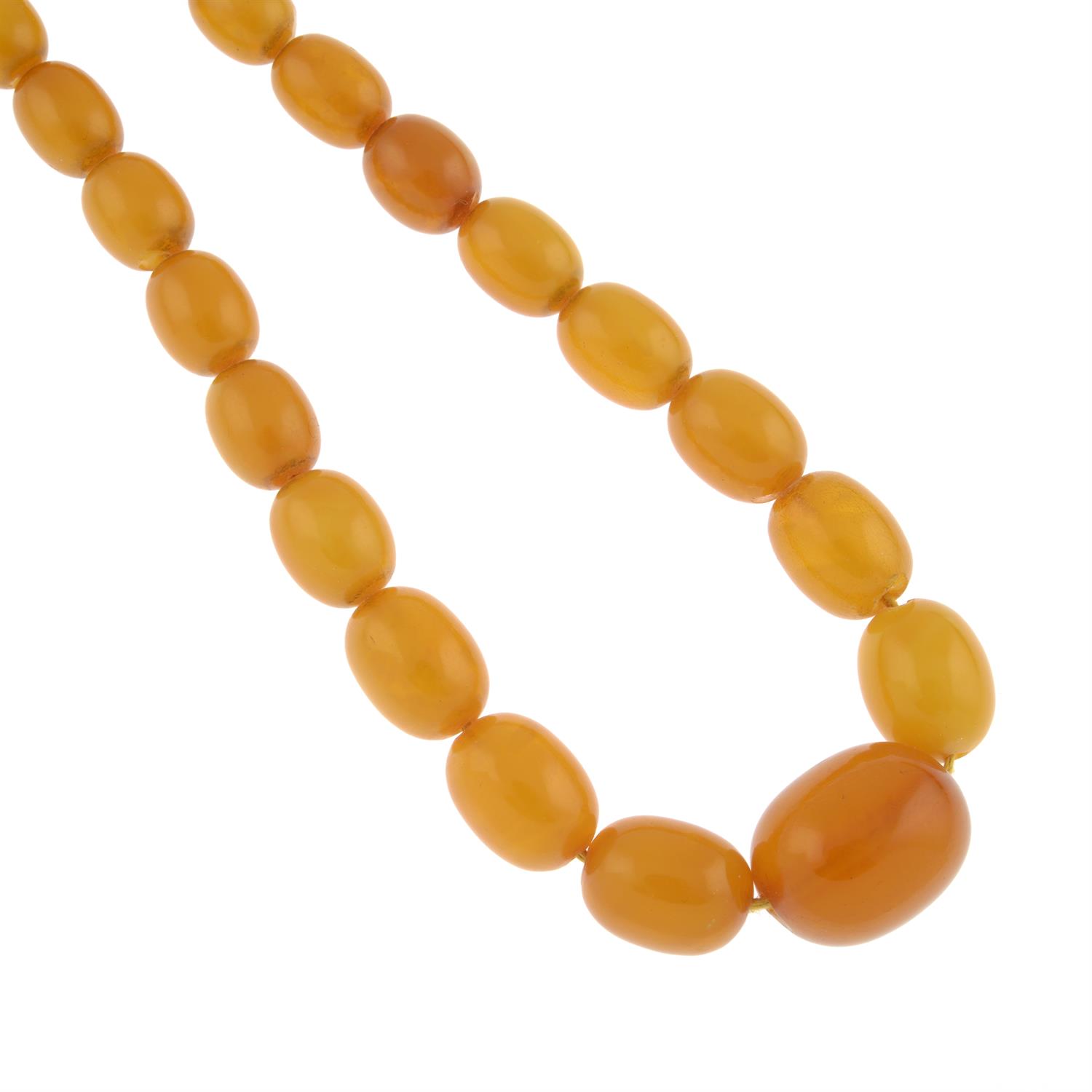 An amber bead necklace. - Bild 2 aus 2