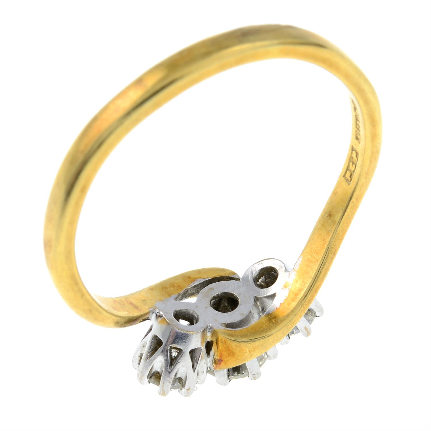 An 18ct gold brilliant-cut diamond three-stone ring. - Bild 3 aus 3