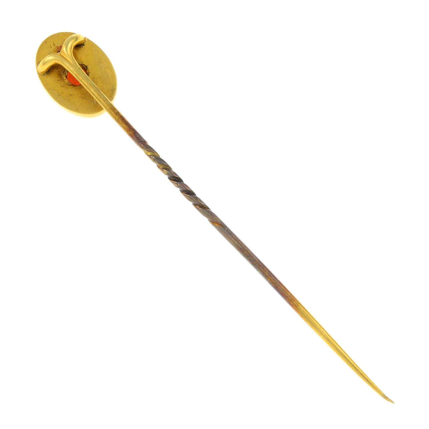 An early 20th century gold coral stickpin. - Bild 2 aus 2