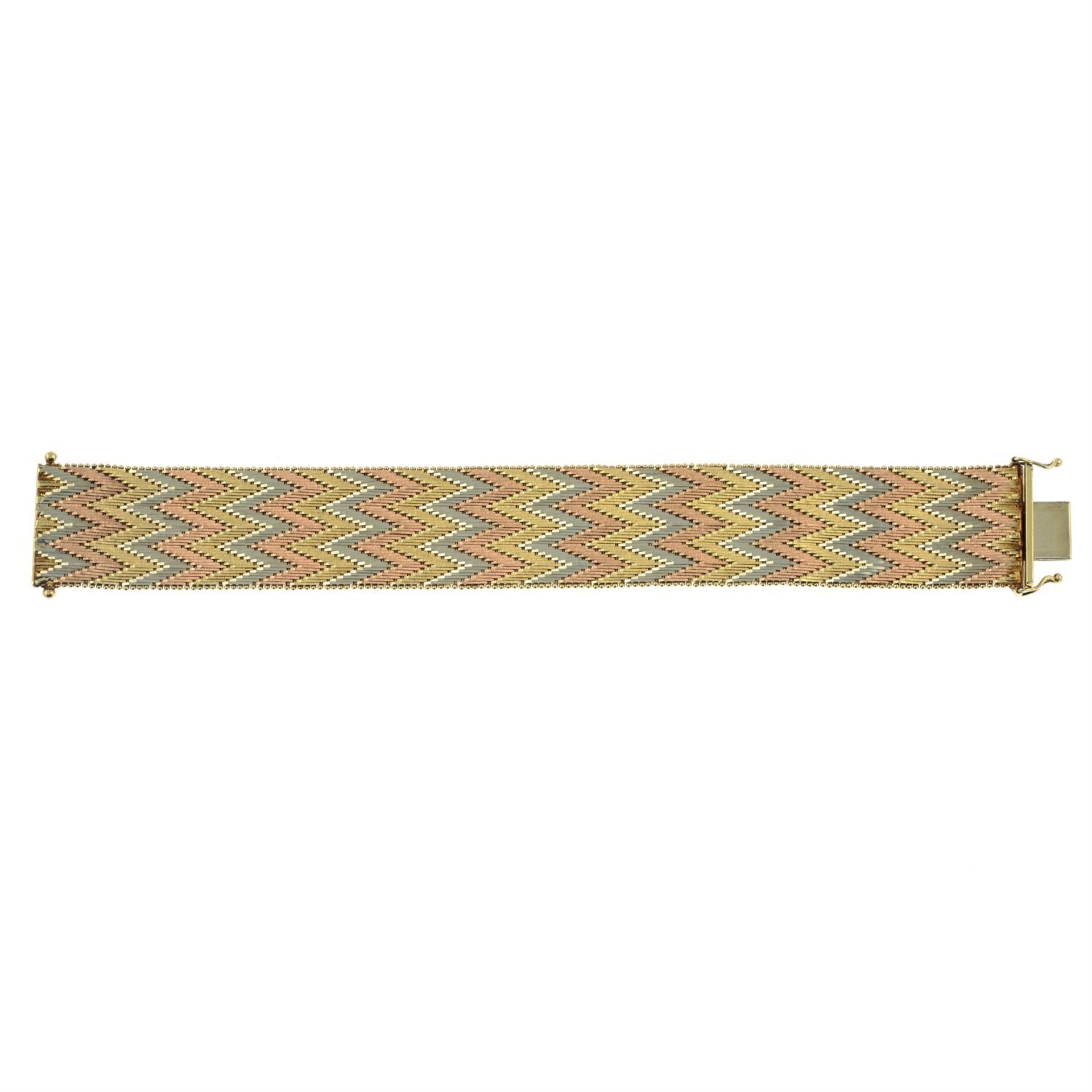 A 9ct tri-colour gold bracelet. - Bild 2 aus 3