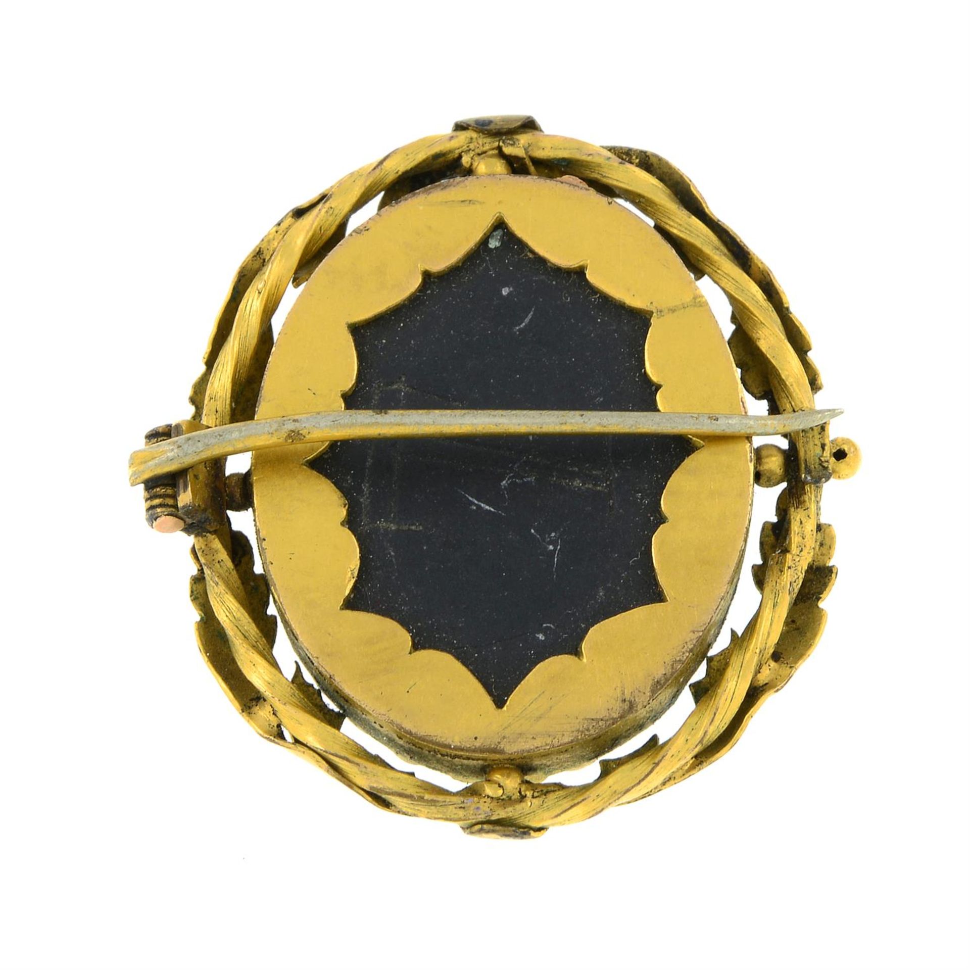 A late 19th century 9ct gold pietra dura brooch. AF. - Bild 2 aus 2