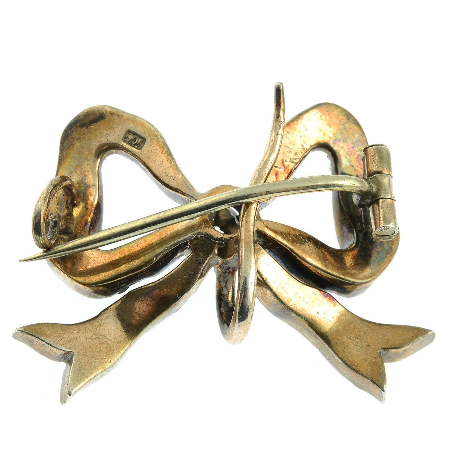 A late Victorian silver colourless paste bow brooch. - Bild 2 aus 2