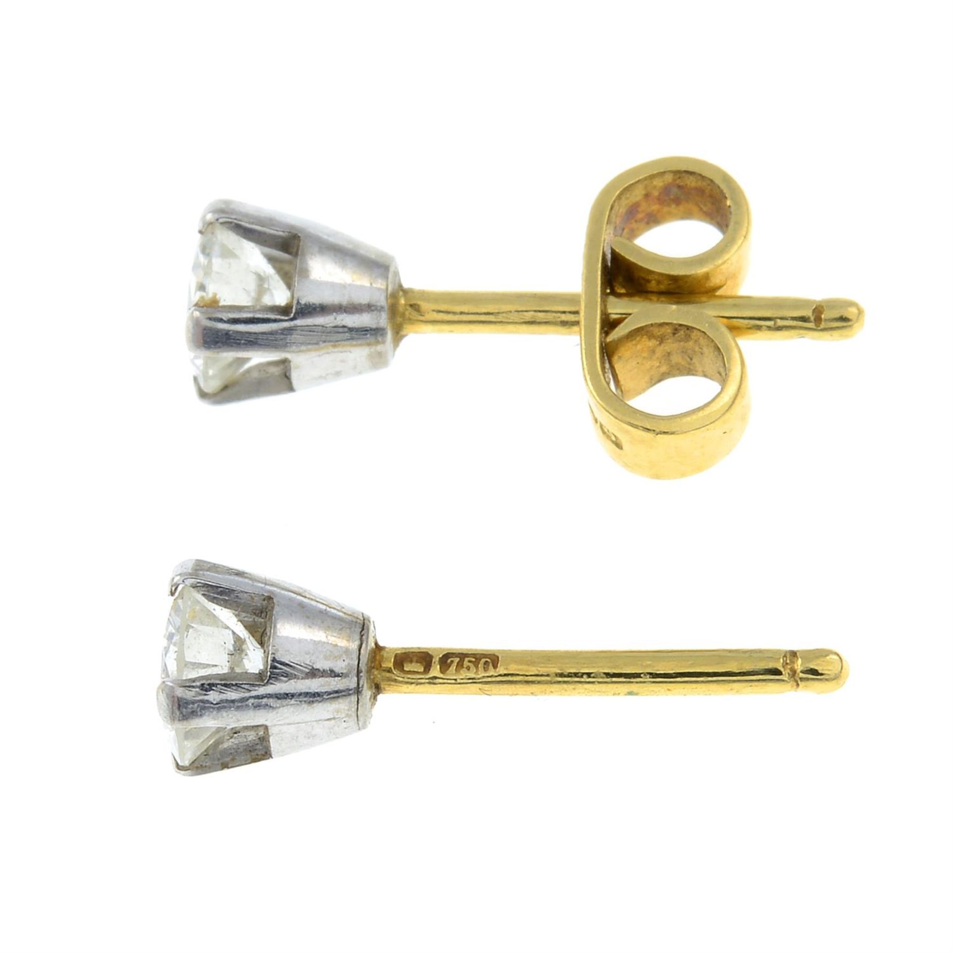 A pair of brilliant-cut diamond single-stone stud earrings. - Bild 2 aus 2