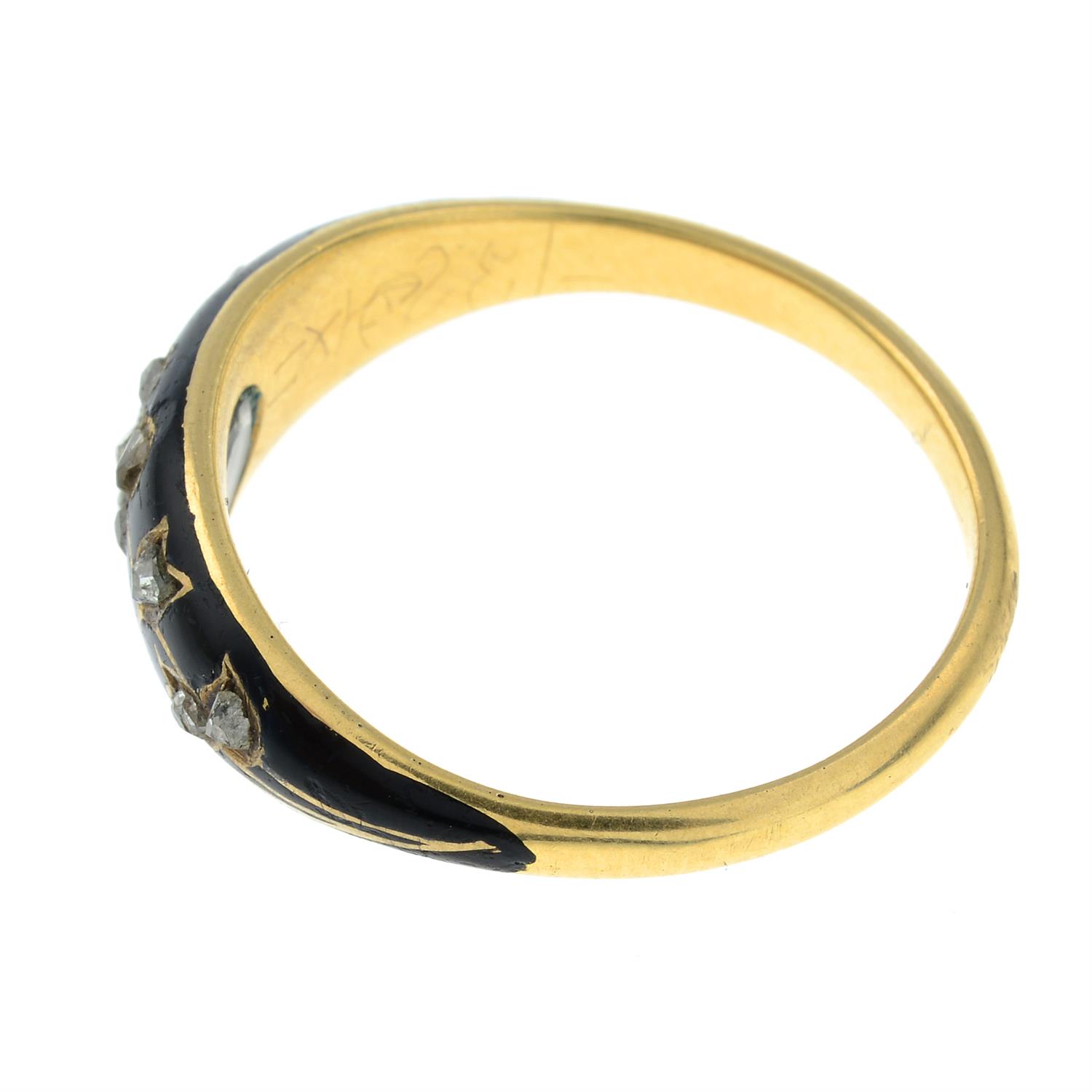 A late 19th century black enamel and rose-cut diamond memorial ring. - Bild 2 aus 3