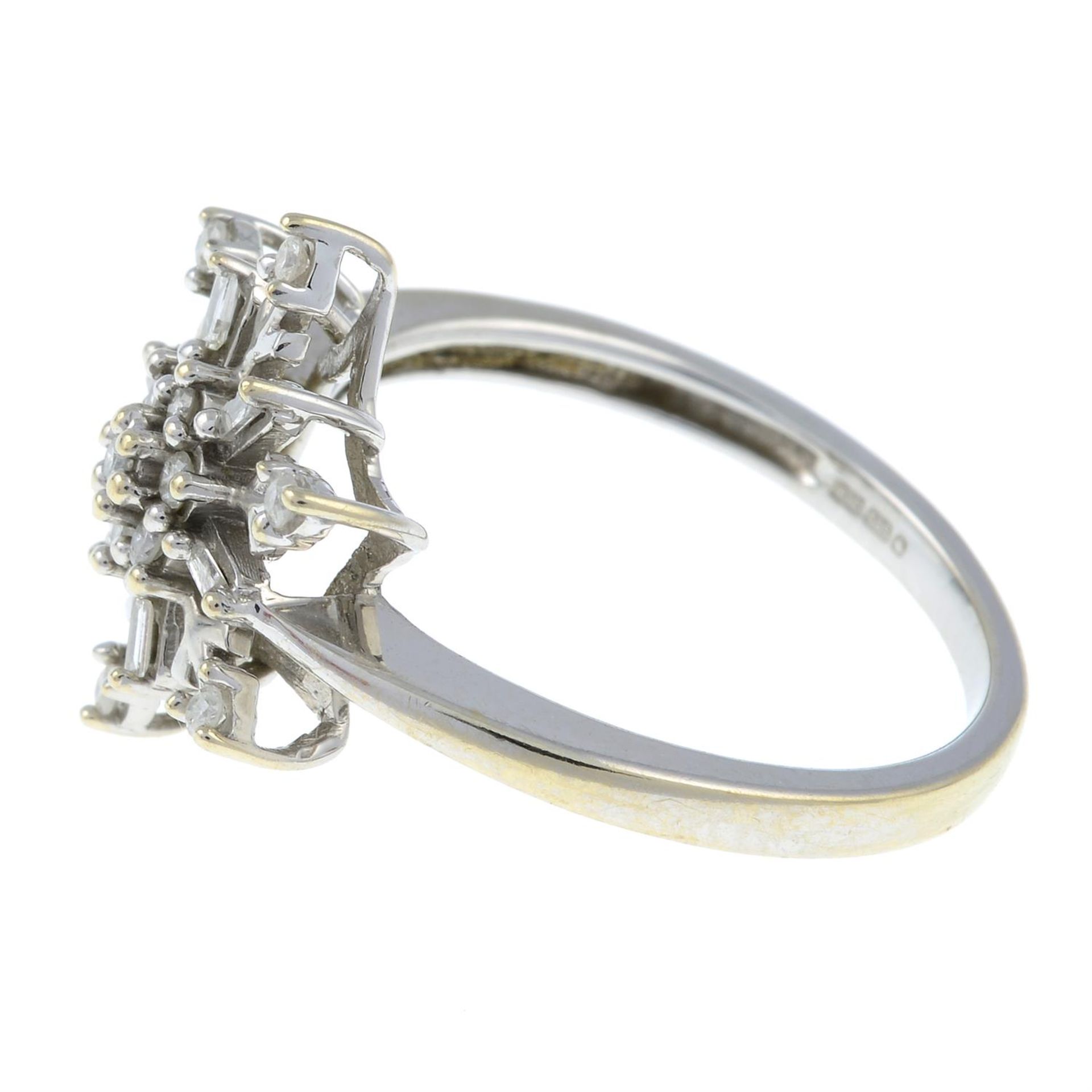 A 14ct gold diamond snowflake ring. - Image 2 of 3