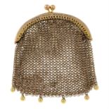 An early 20th century 9ct gold mesh coin purse.