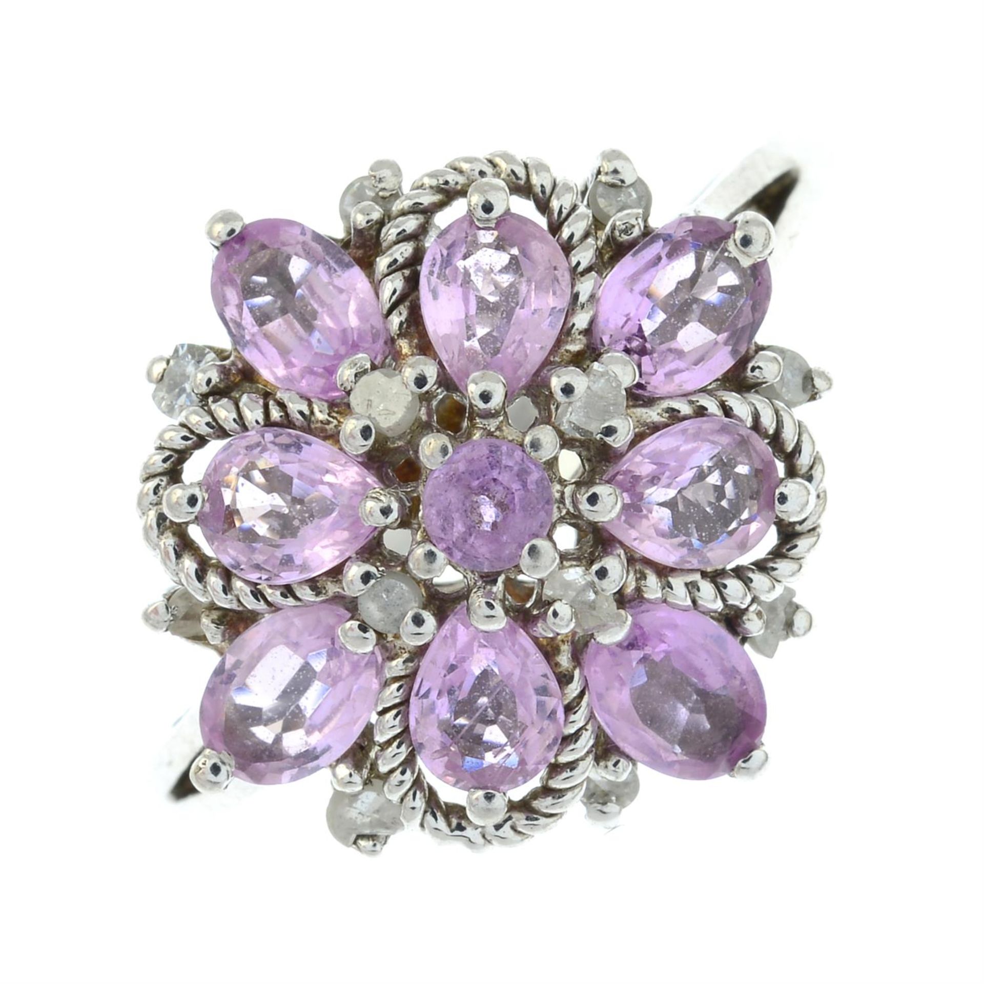 Four items of pink sapphire jewellery. - Image 3 of 6