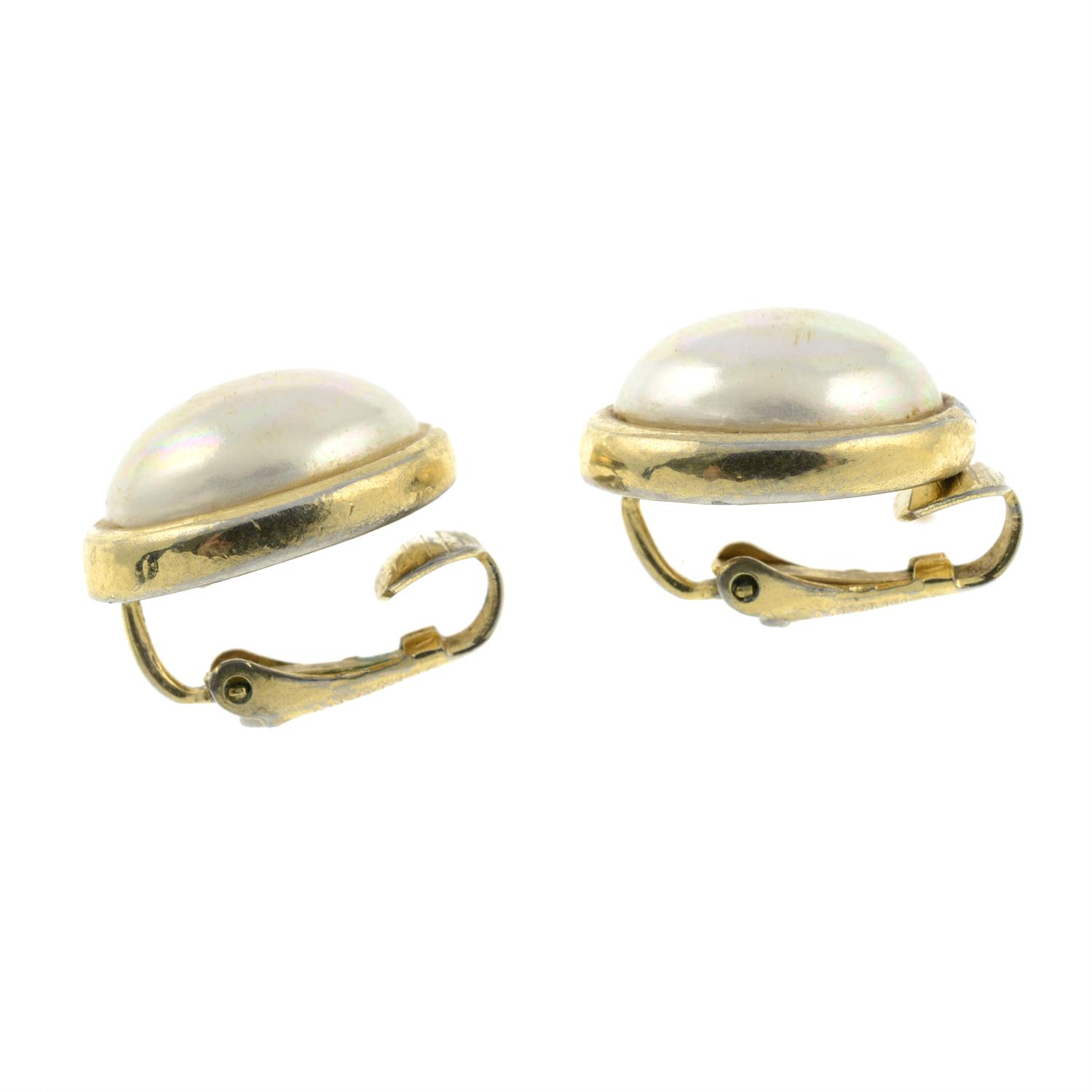 A pair of imitation pearl clip-on earrings, by Christian Dior. - Bild 2 aus 2