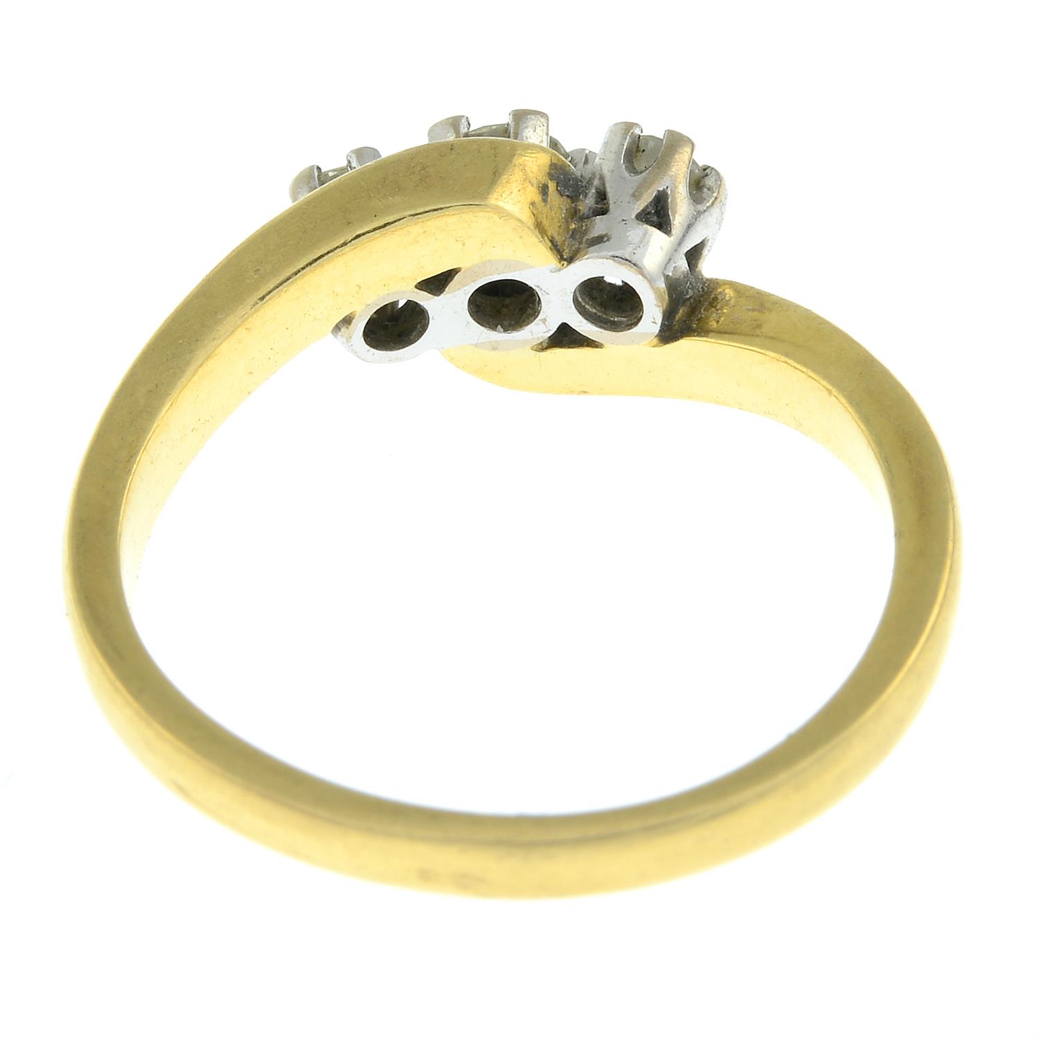 An 18ct gold diamond three-stone ring. - Bild 3 aus 3