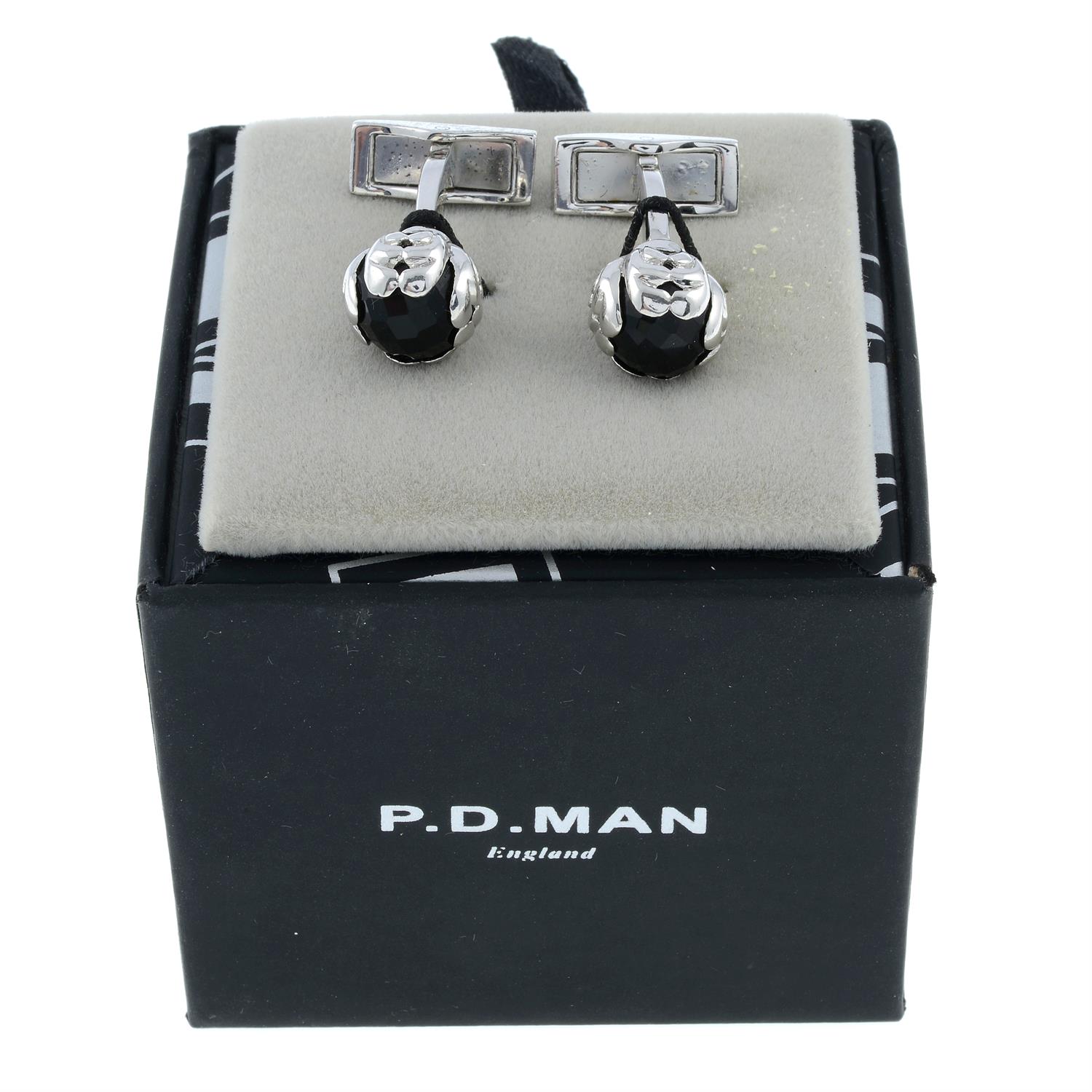 A pair of silver floral cufflinks, each with black gem accent, by P. D. Man. - Bild 3 aus 3