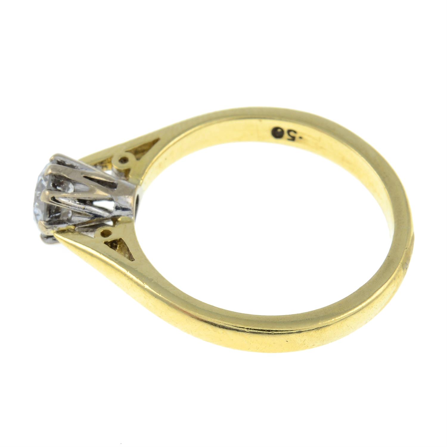 An 18ct gold brilliant-cut diamond single-stone ring. - Bild 2 aus 3