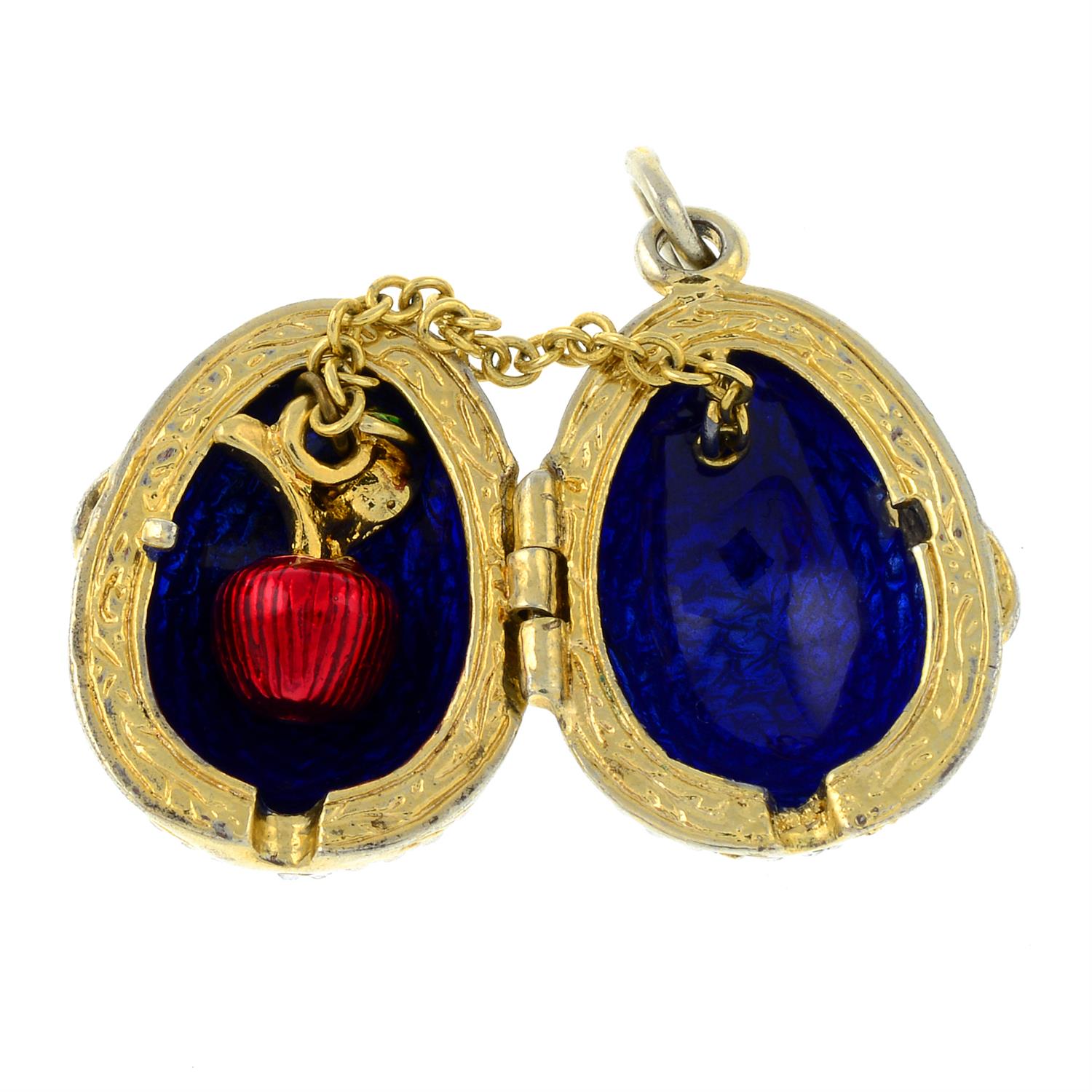 An enamel egg pendant, open to reveal an apple, with colourless paste accents. - Bild 3 aus 3