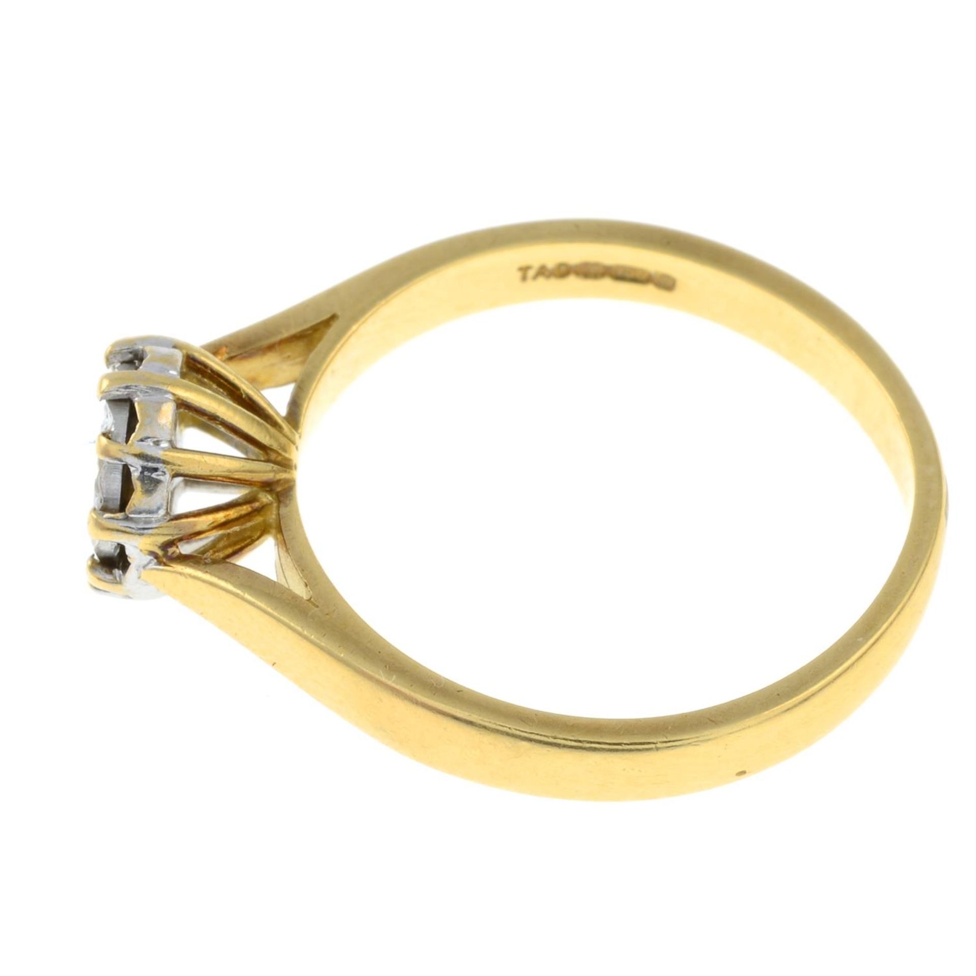 An 18ct gold illusion-set diamond single-stone ring. - Bild 2 aus 3