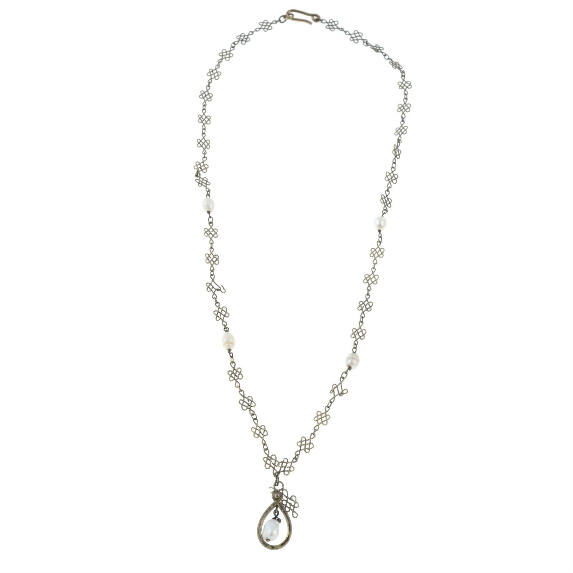 A cultured pearl openwork necklace. - Bild 2 aus 3