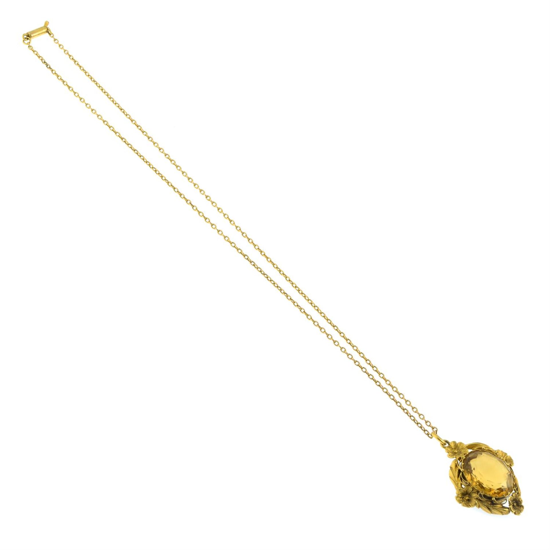 A mid 19th century gold citrine floral pendant, with a similar age 9ct gold chain. - Bild 3 aus 3