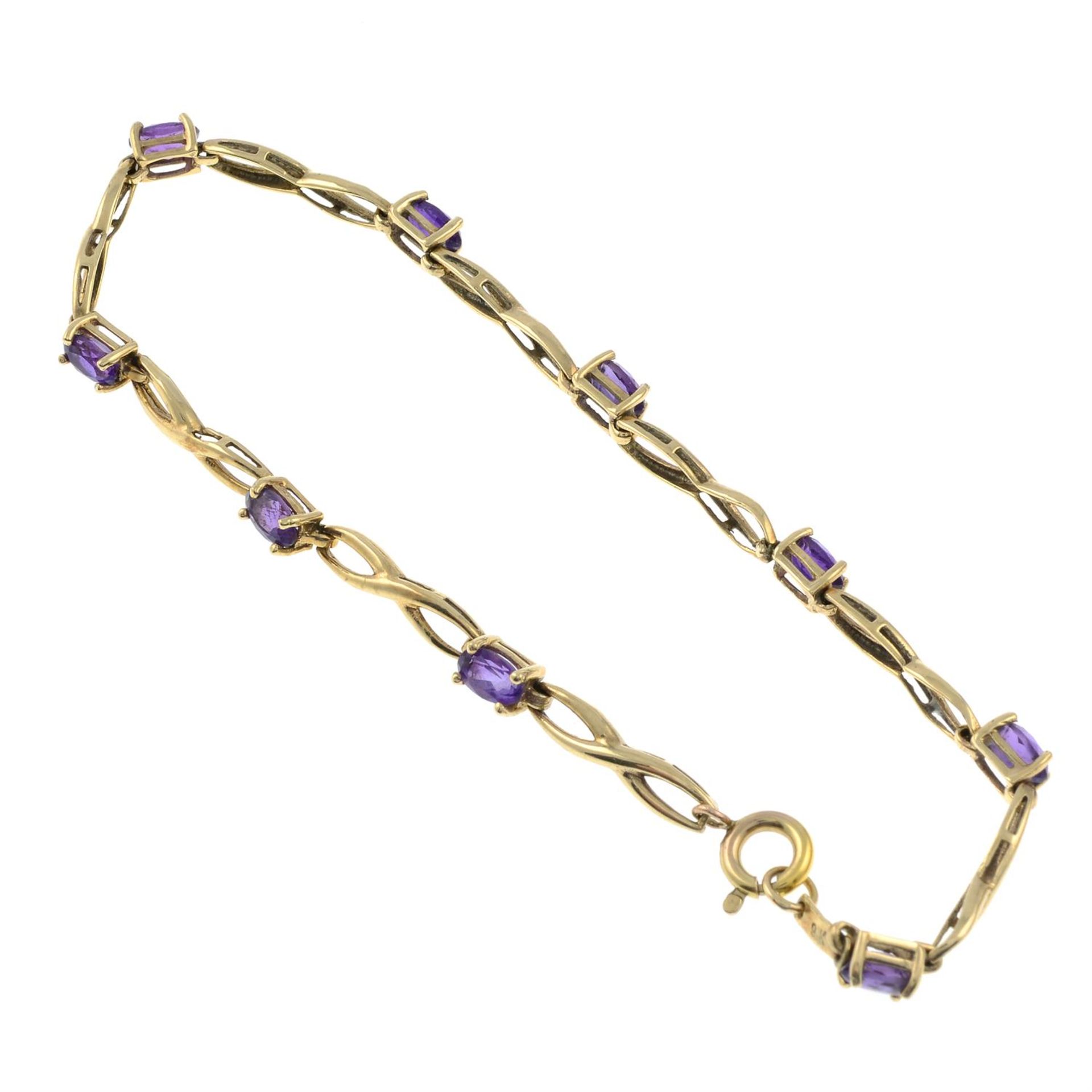 A 9ct gold amethyst bracelet. - Bild 2 aus 2