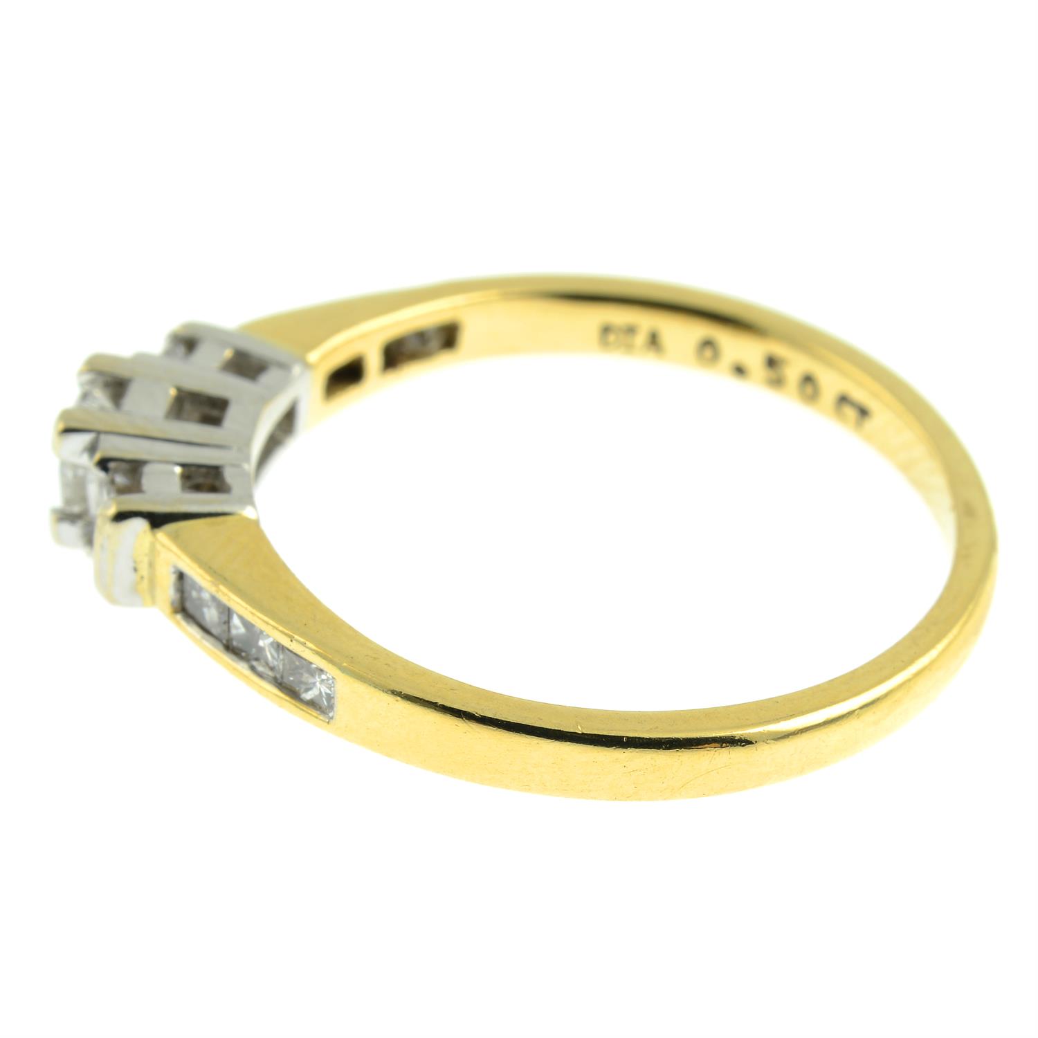 An 18ct gold diamond dress ring. - Bild 2 aus 3