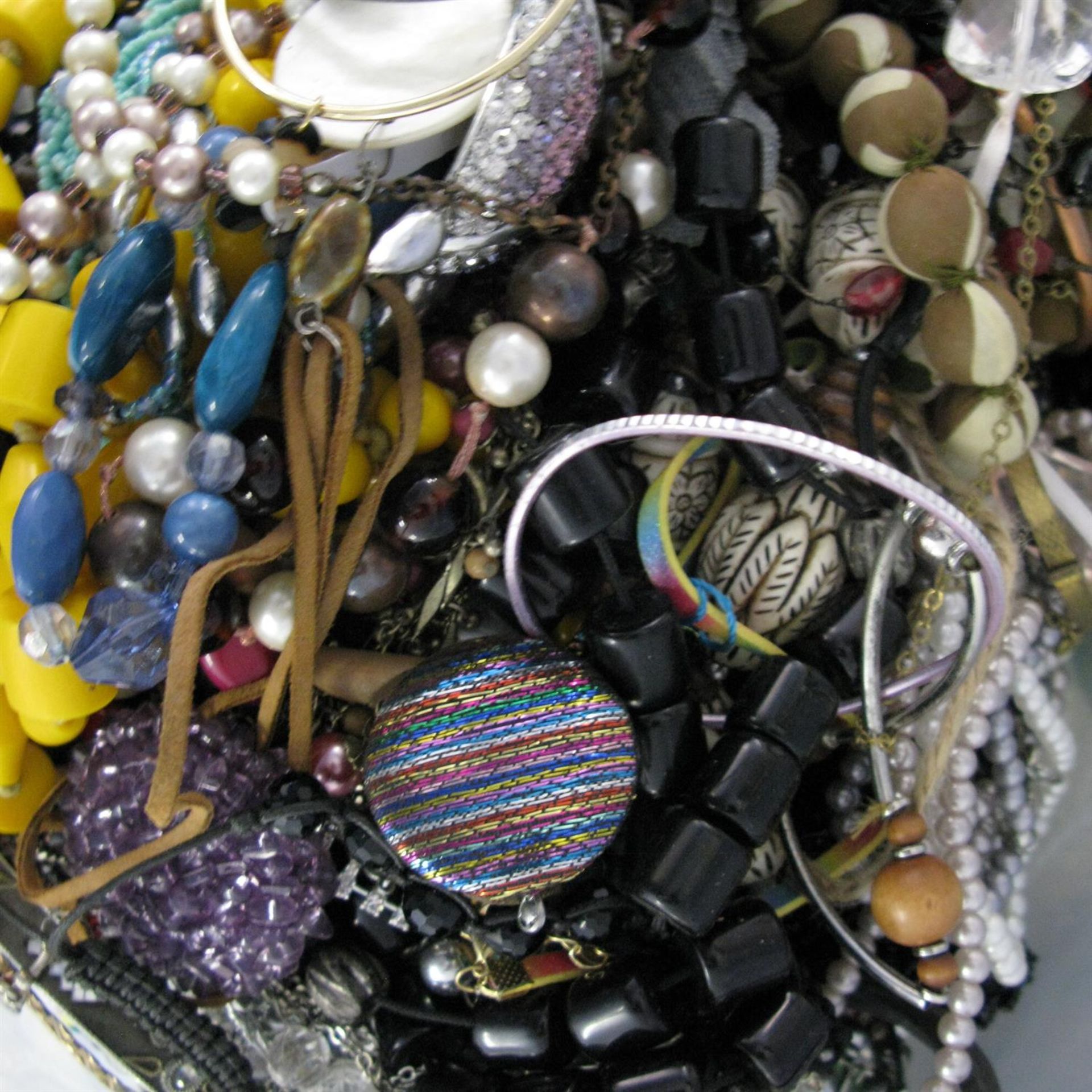 A bag containing a large quantity of costume jewellery. Many AF. - Image 2 of 2