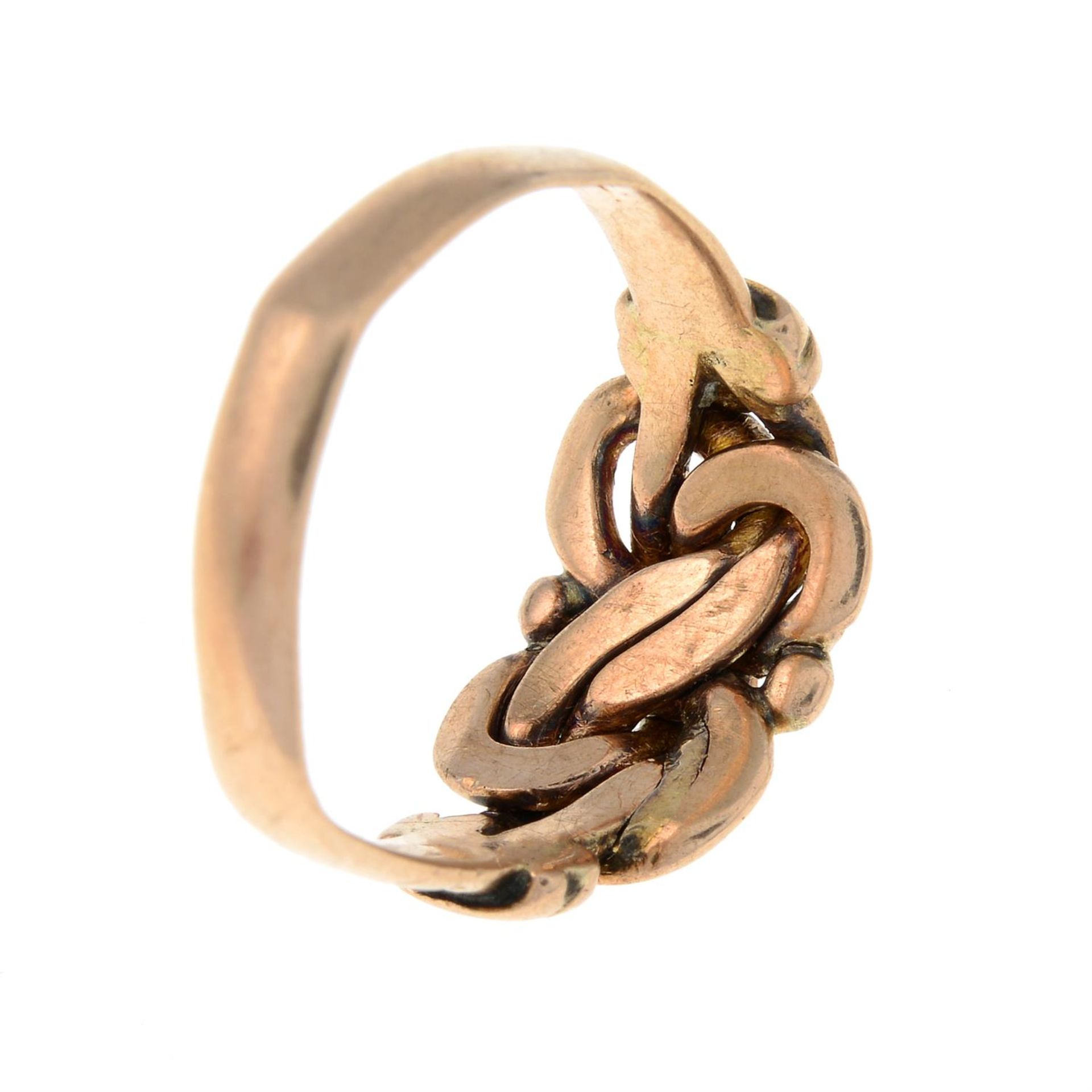 An early 20th century 9ct gold knot ring. - Image 3 of 3