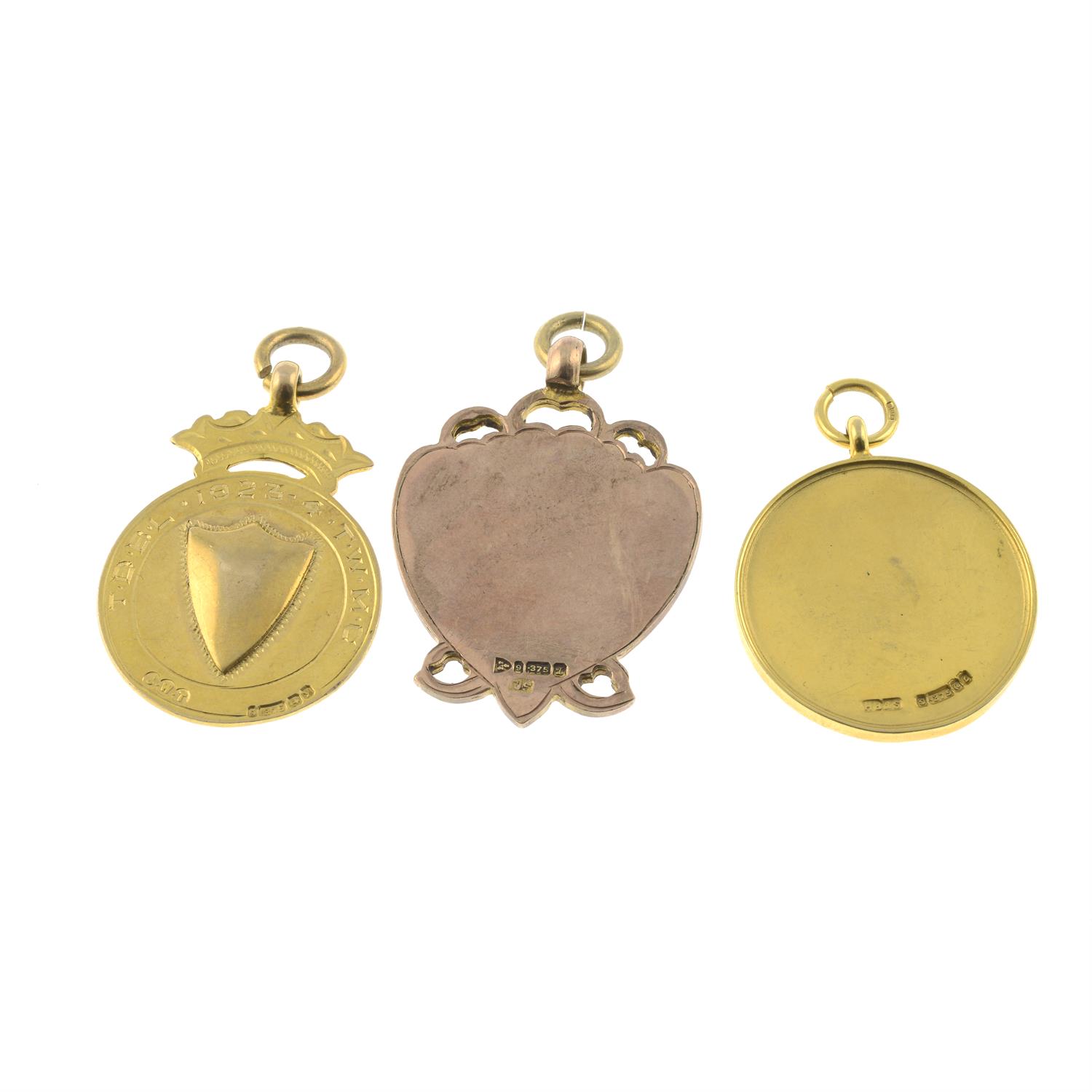 Three 9ct gold medallions. - Bild 2 aus 2