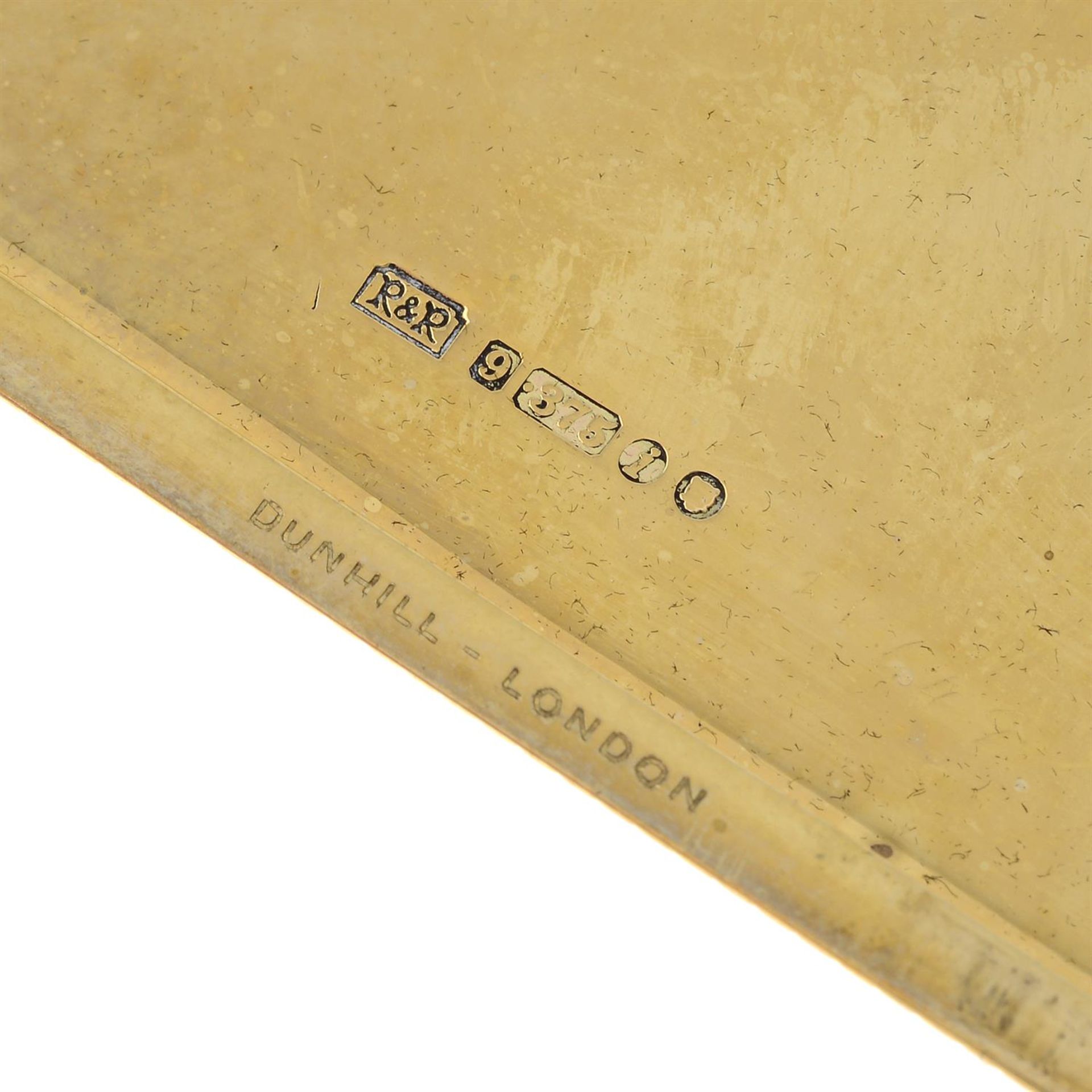 A 1960s 9ct gold textured cigarette case, signed Dunhill London. - Bild 4 aus 4