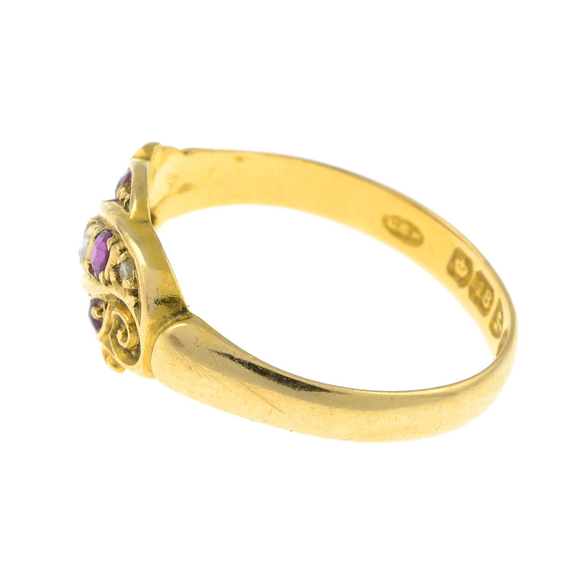 An Edwardian 18ct gold ruby and old-cut diamond ring. - Bild 2 aus 3