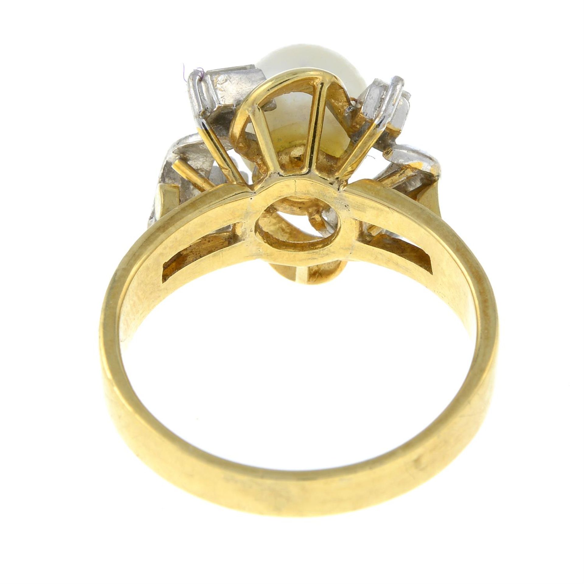 A baguette-cut diamond and cultured pearl dress ring. - Bild 3 aus 3