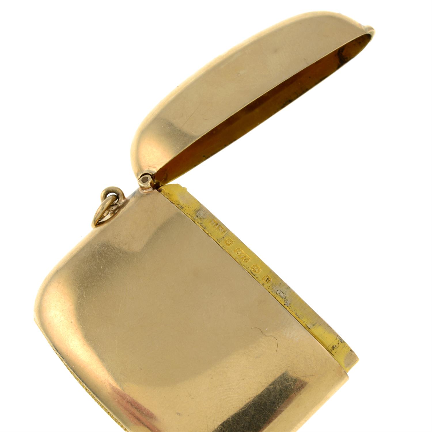 An early 20th century 9ct gold vesta case. - Bild 3 aus 3