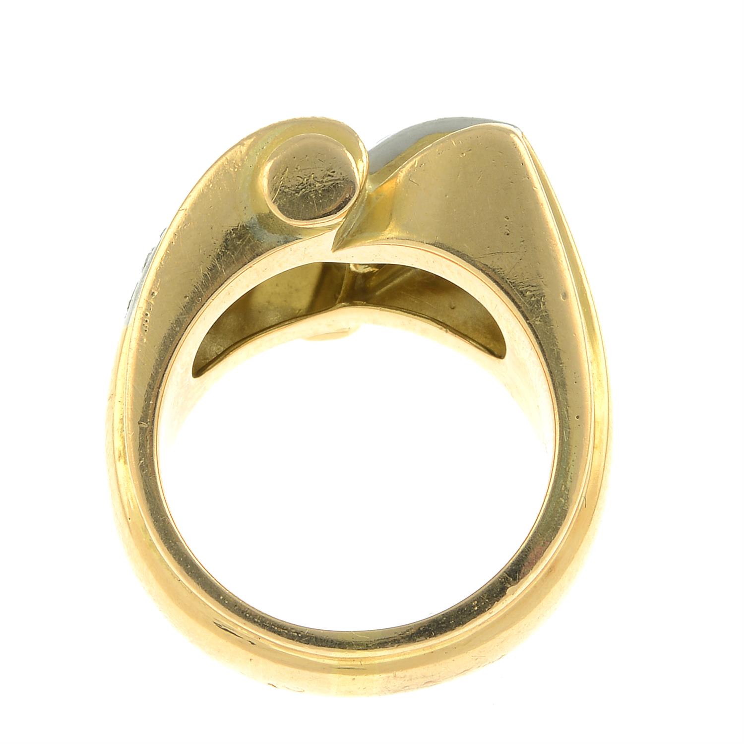 A mid 20th century 18ct gold diamond cocktail ring. - Bild 6 aus 7