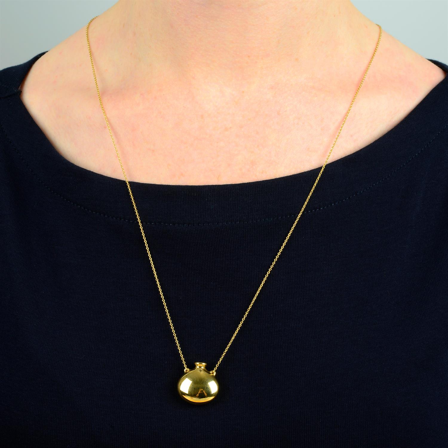 An 18ct gold 'Round Bottle' pendant on chain, by Elsa Peretti for Tiffany & Co. - Bild 7 aus 7