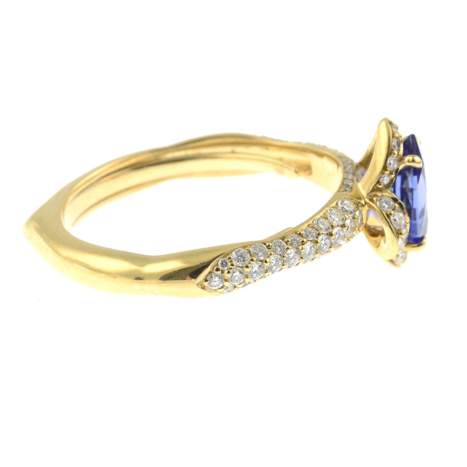 An 18ct gold tanzanite and diamond ring, by Kat Florence. - Bild 6 aus 7