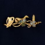 An Edwardian 9ct gold Connemara marble bar brooch, depicting the traditional Irish symbols of a
