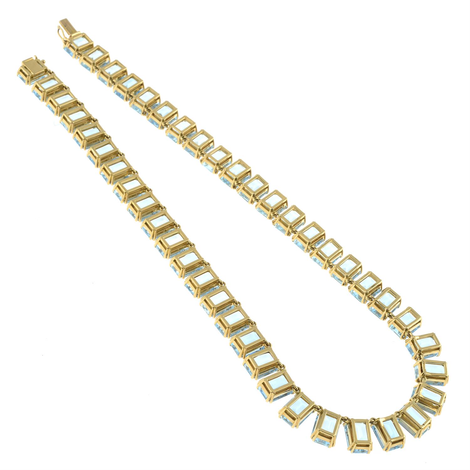 An aquamarine rivière necklace, comprising a line of forty-five gems. - Bild 4 aus 5