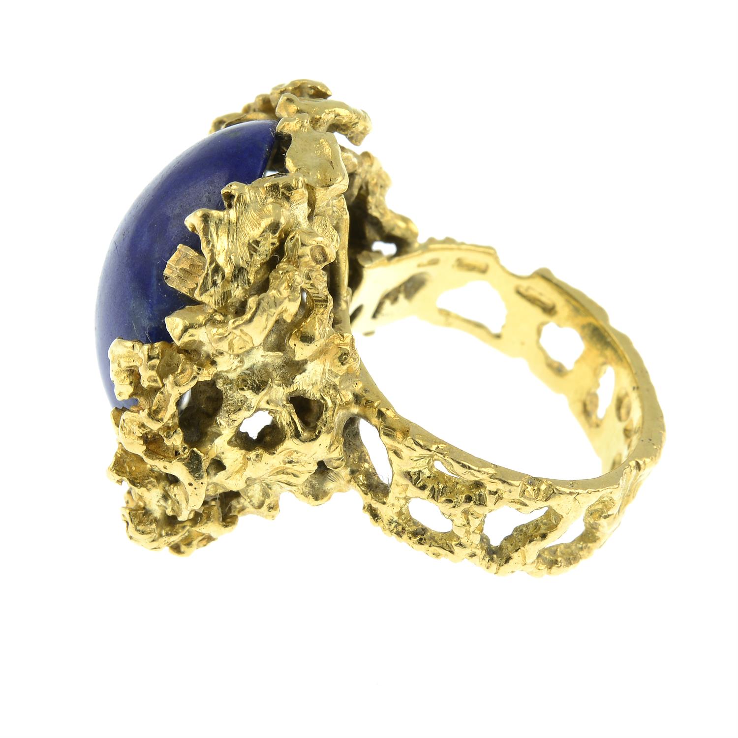 A 1960's 18ct gold lapis lazuli dress ring. - Bild 3 aus 7