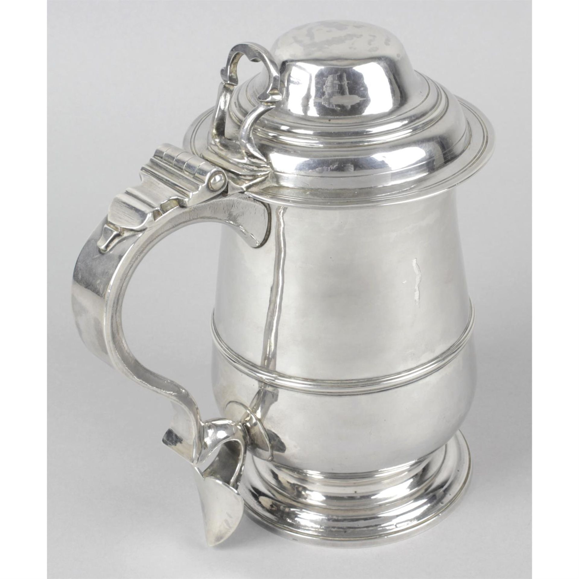 A George III silver tankard by William Collings. - Image 2 of 5