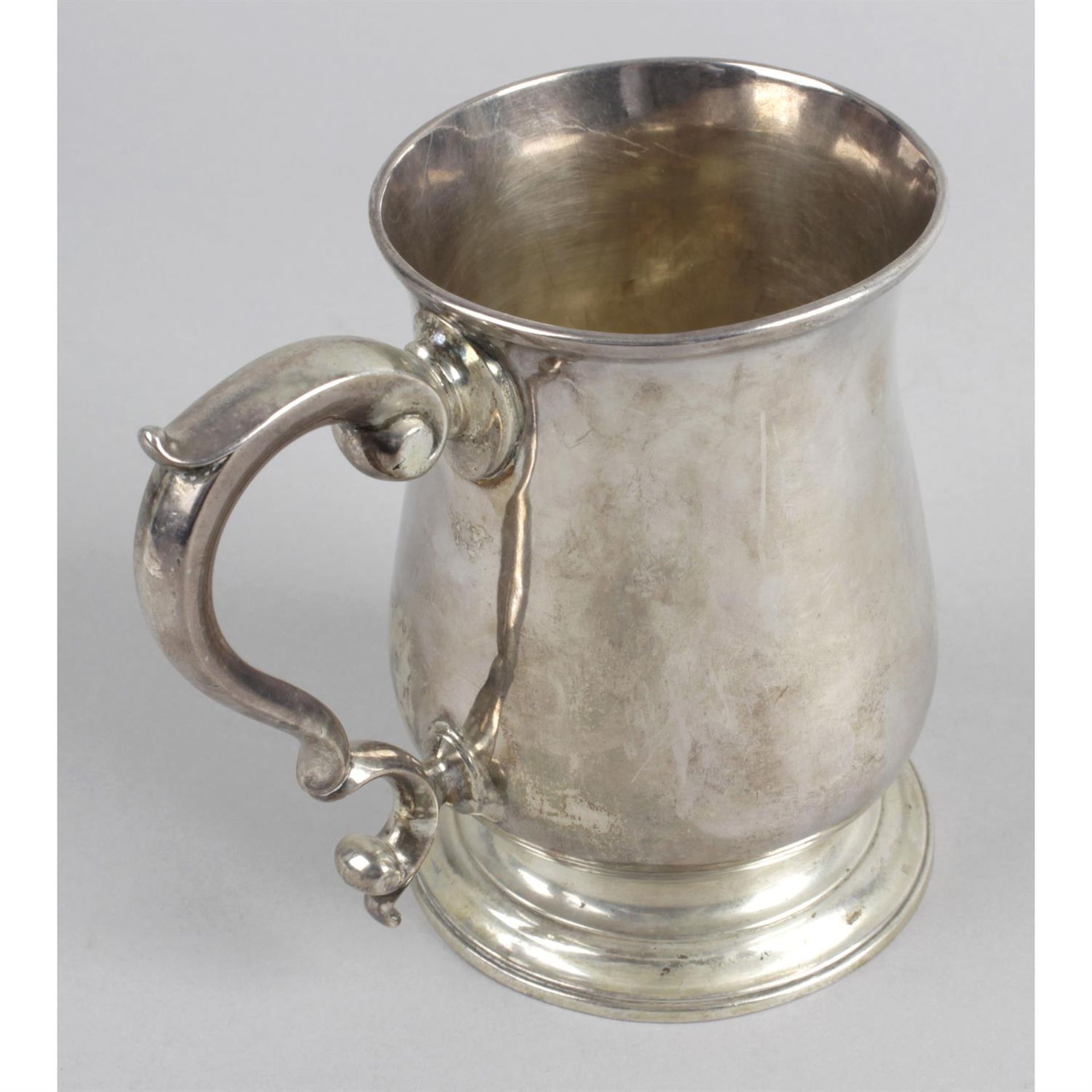 An early George III silver baluster mug. - Image 3 of 3