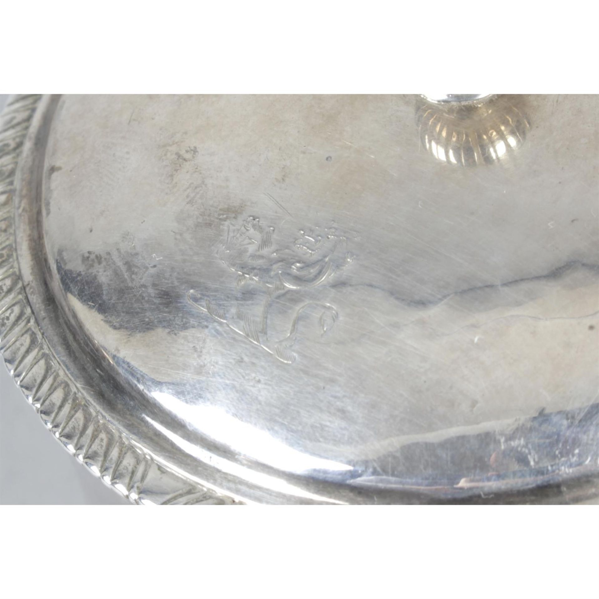 A George III silver Argyle. - Bild 2 aus 4