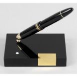 A Montblanc Meisterstuck No. 146 fountain pen and desk stand.