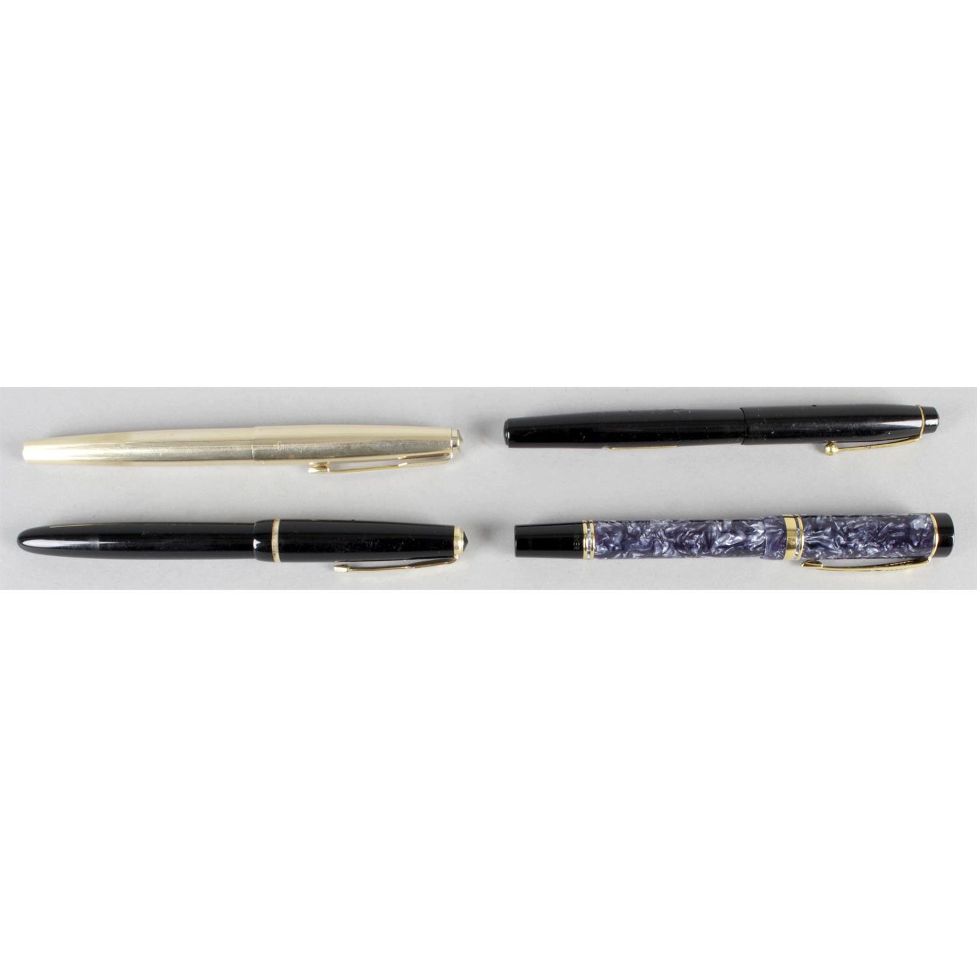 Four assorted fountain pens, to include a Parker Victory, a Wyvern and two other Parker pens.