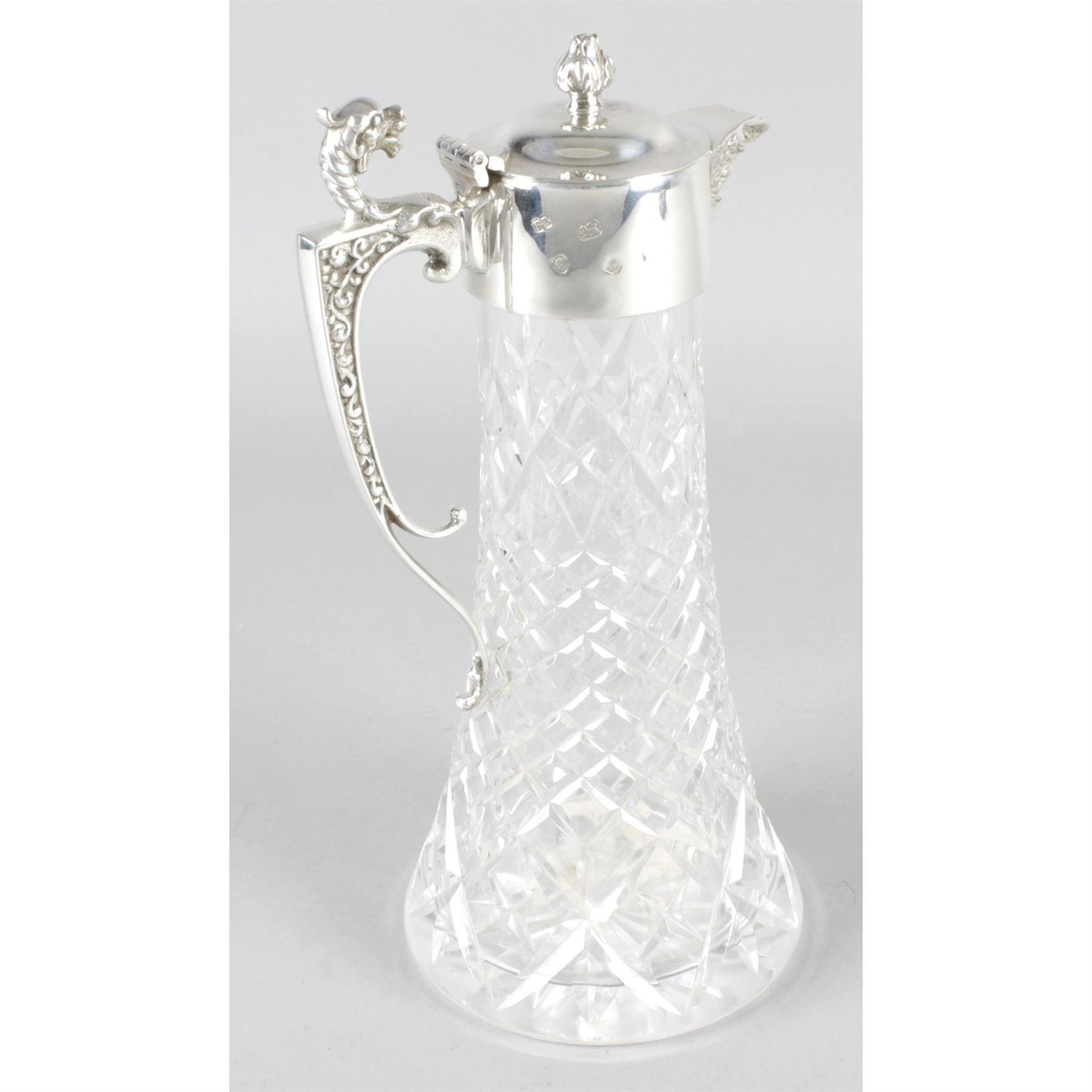 A modern silver mounted and cut glass claret jug. - Bild 2 aus 3