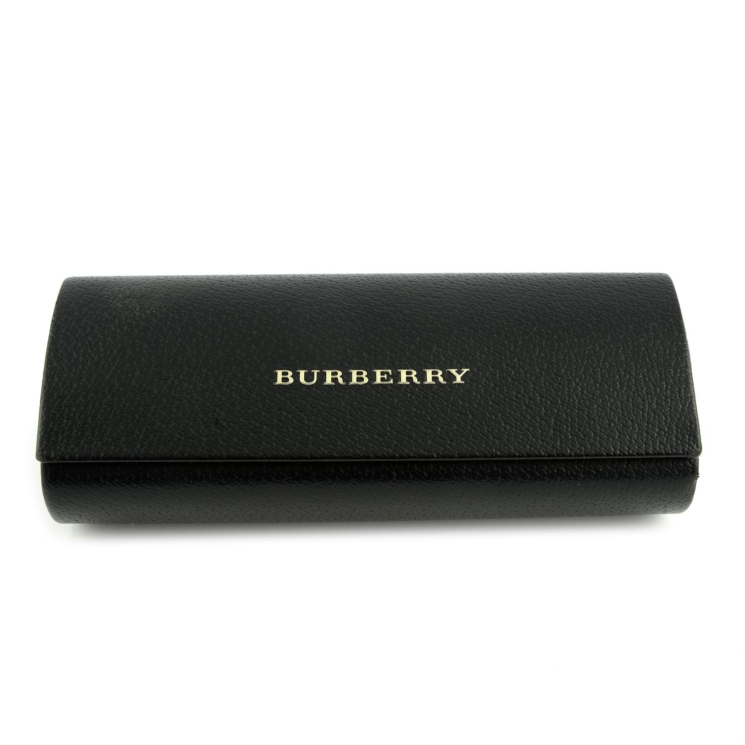 BURBERRY- a pair of sunglasses. - Image 3 of 3