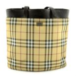 BURBERRY - a Nova check handbag.