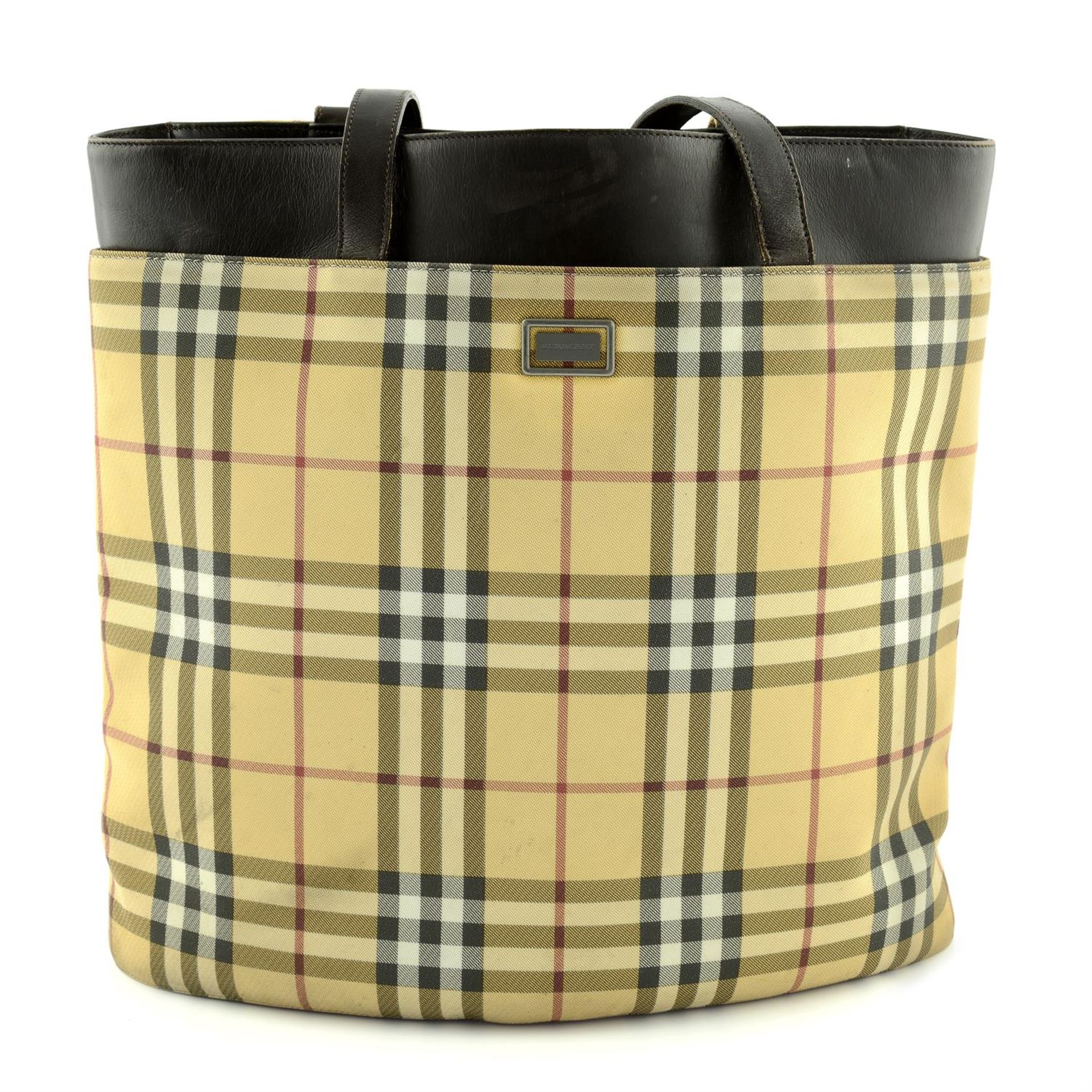 BURBERRY - a Nova check handbag.